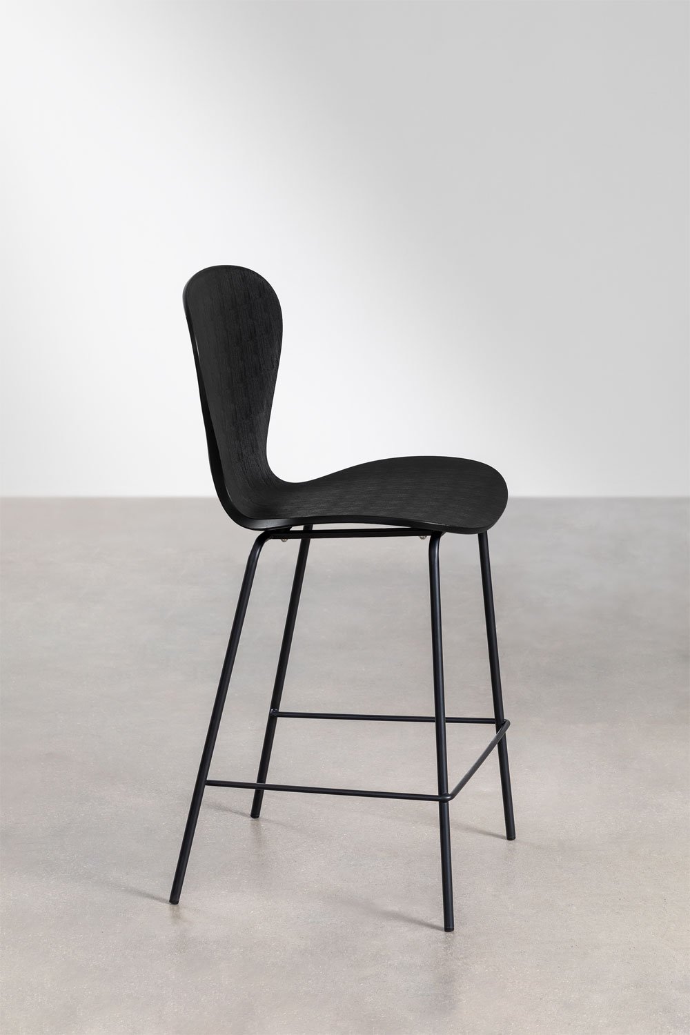 Pack di 2 sgabelli alti 65 cm in polipropilene nero e gambe in ferro nero Uit, immagine della galleria 2