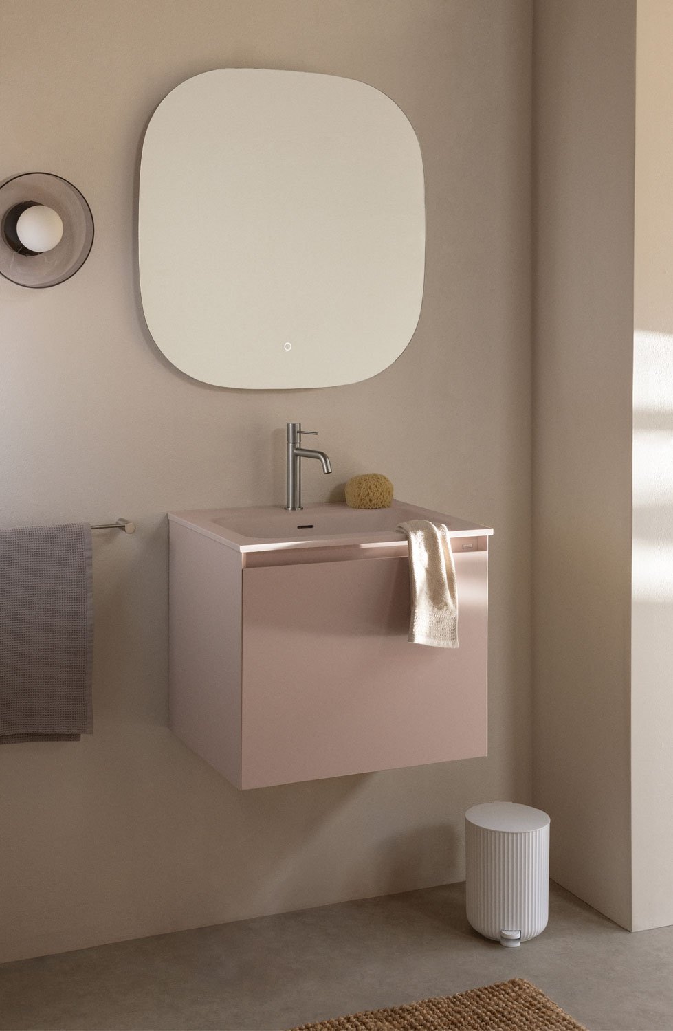 Set mobili da bagno in legno Macrae con lavabo integrato    , immagine della galleria 1