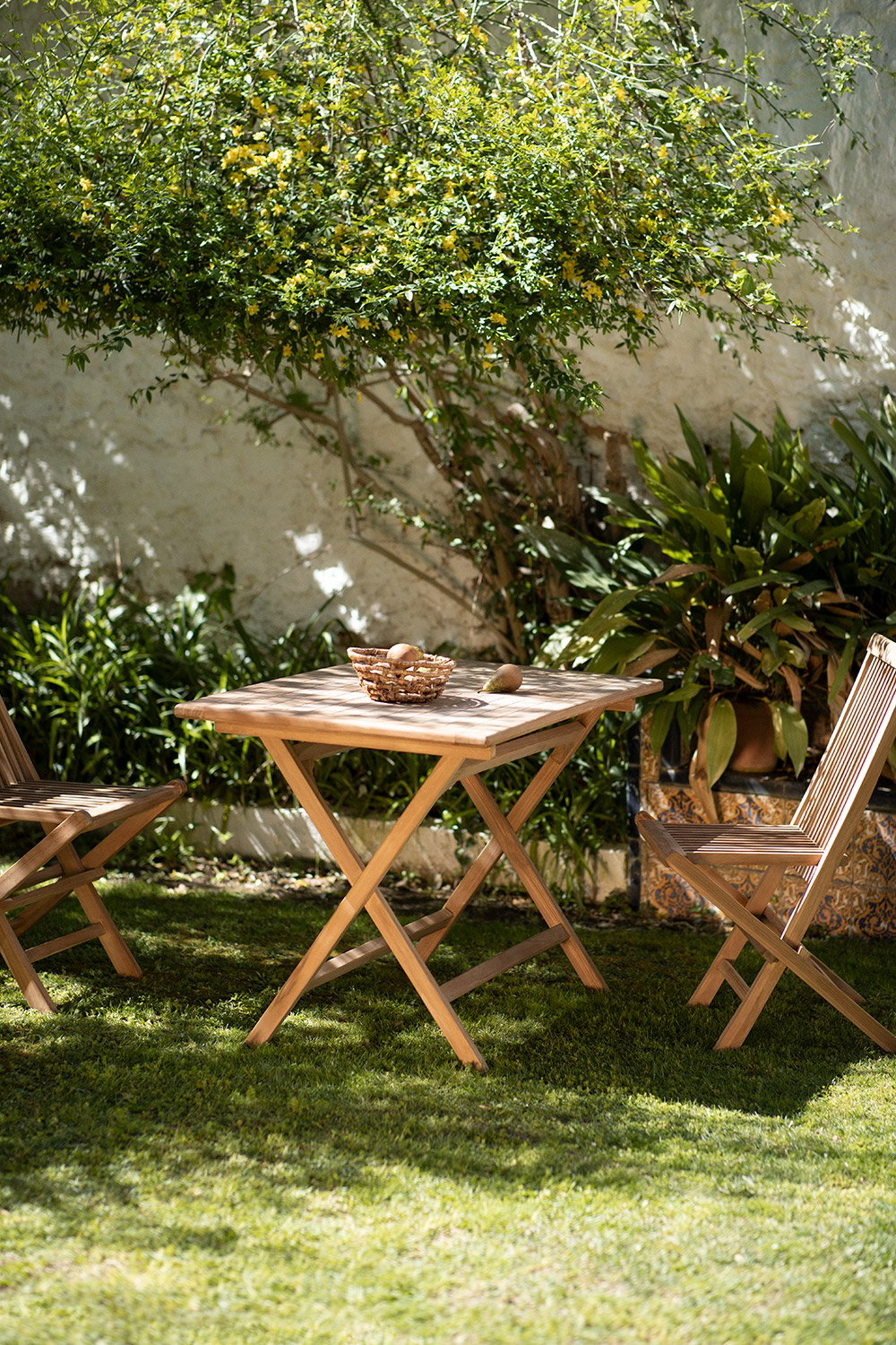 Set Tavolo Rettangolare (120x70 cm) e 2 Sedie da Giardino Pieghevoli in Legno Teak Pira, immagine della galleria 1