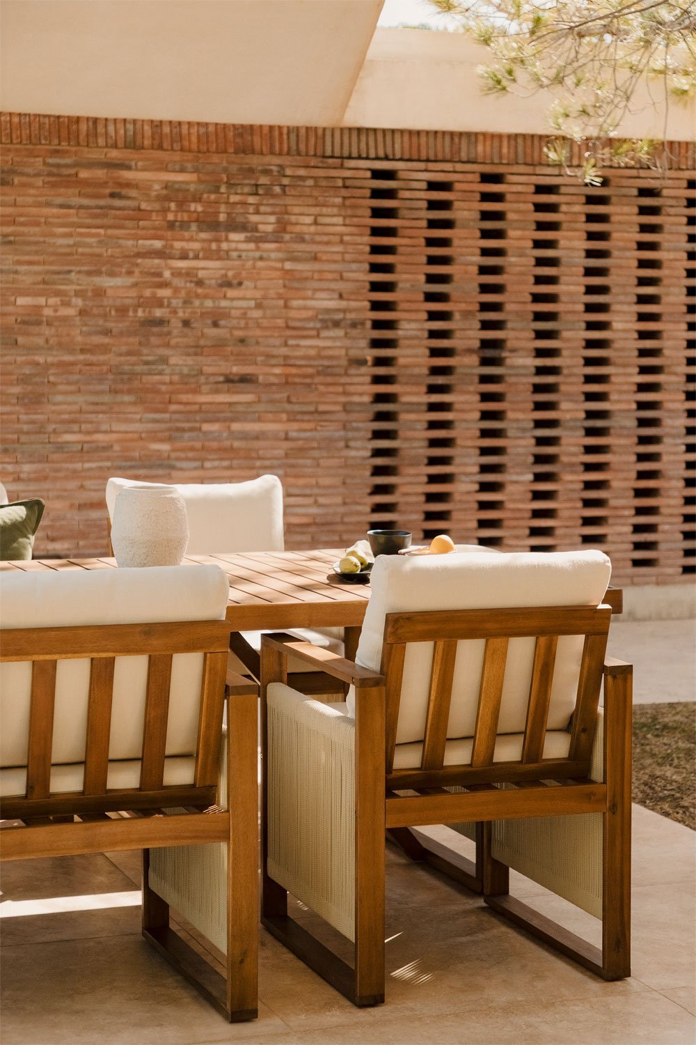 Confezione da 4 sedie da giardino Nayely in legno di acacia con braccioli, immagine della galleria 1