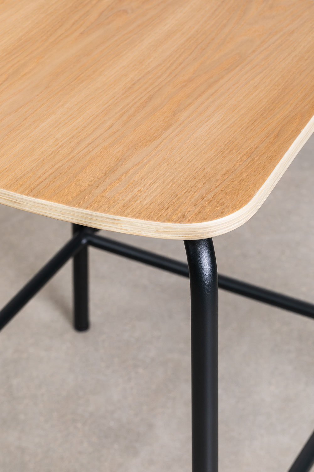 Confezione da 4 sgabelli alti impilabili 65cm in ferro e legno Wilpier, immagine della galleria 7