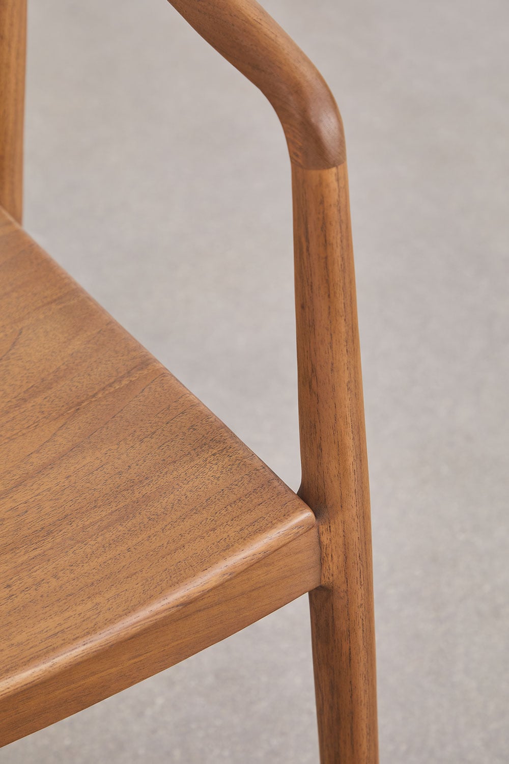 Sedia da pranzo Rokan in teak con braccioli