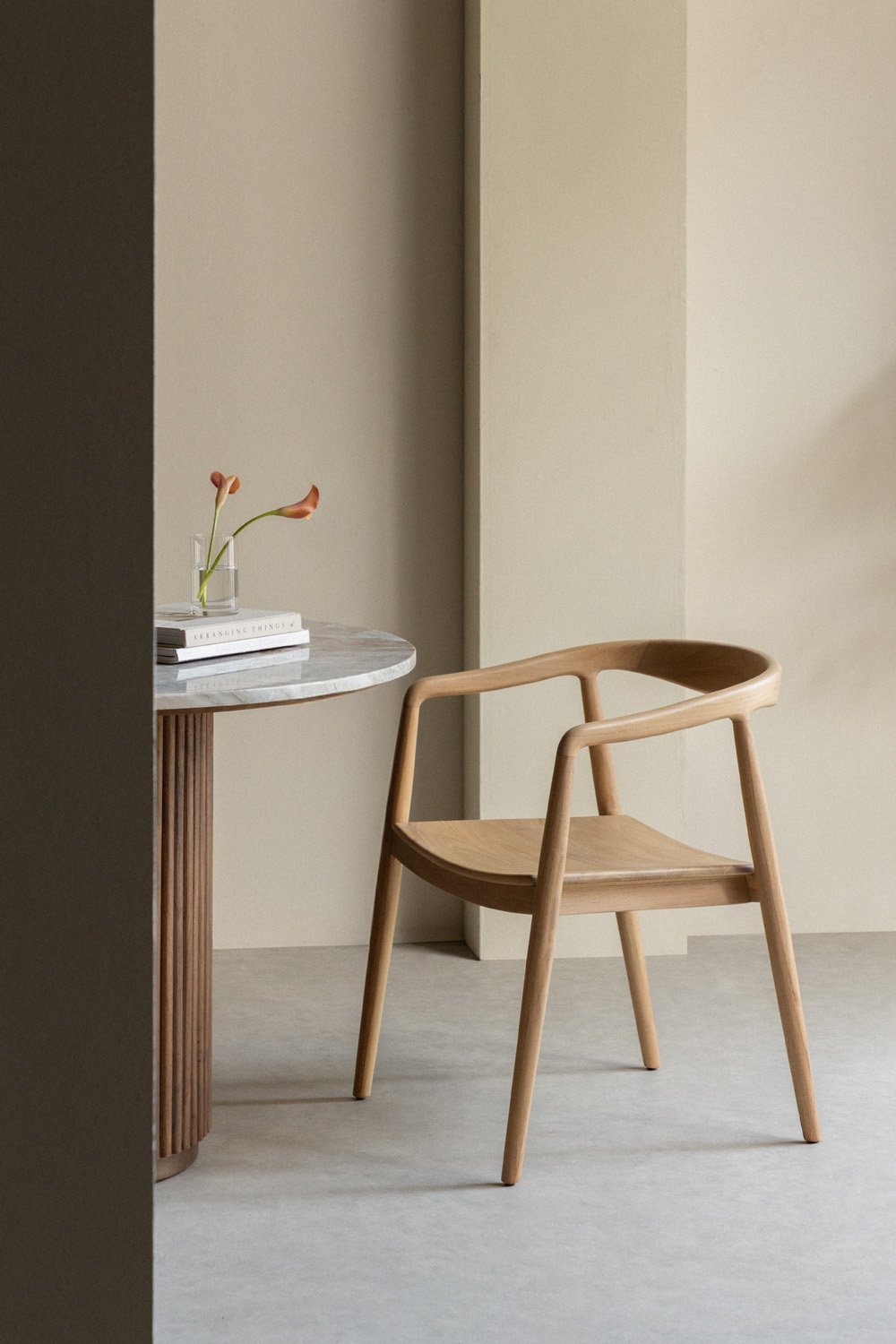 Sedia da pranzo Rokan in teak con braccioli, immagine della galleria 1