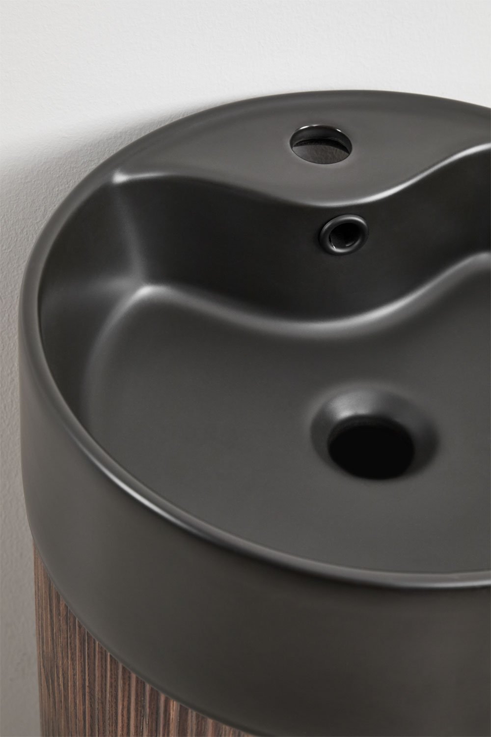 Set mobili da bagno in legno con lavabo in ceramica Maude integrato, immagine della galleria 4