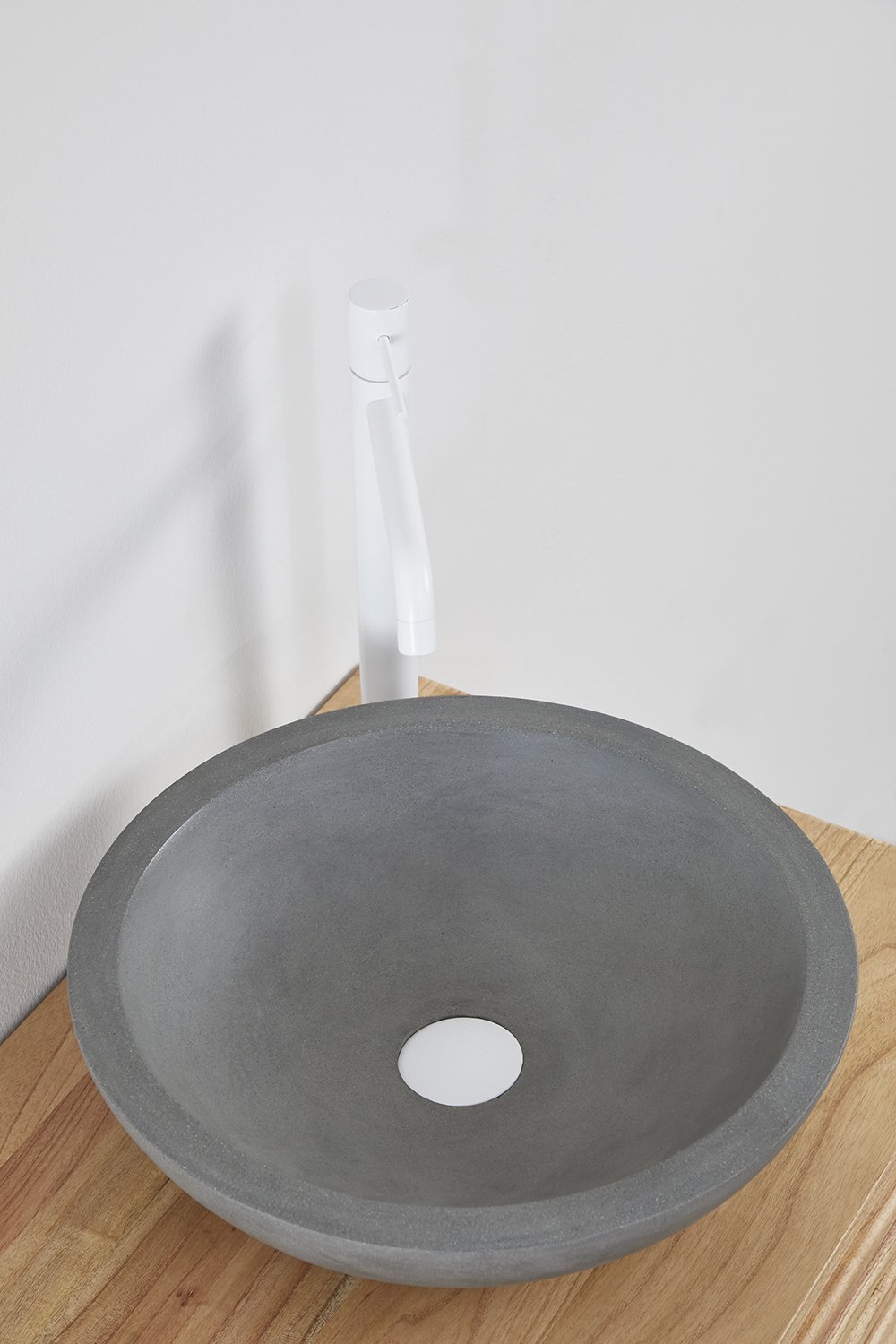Set di mobili bagno sospesi 60x45 cm in legno Deleyna, immagine della galleria 4
