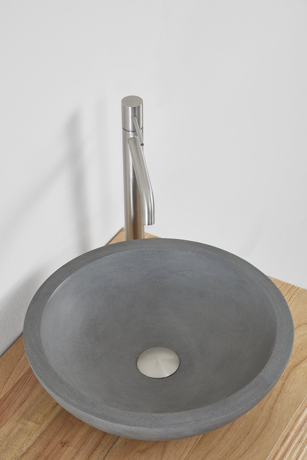Set di mobili bagno sospesi 60x45 cm in legno Deleyna, immagine della galleria 4