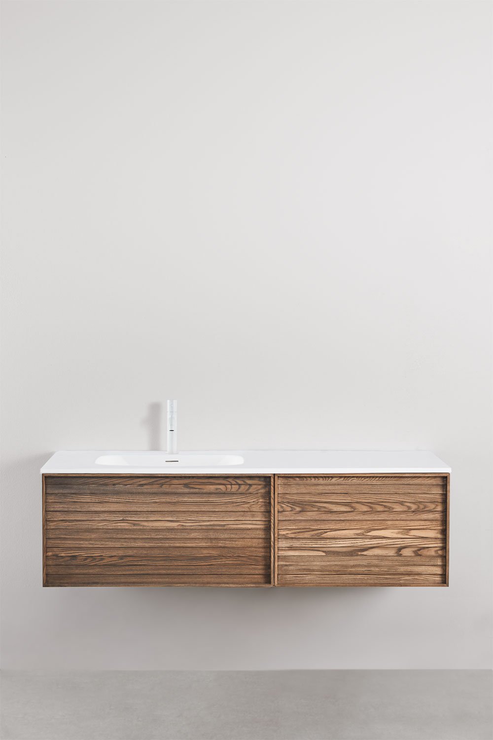 Set di mobili da bagno sospesi in legno con lavabo integrato Solea, immagine della galleria 3
