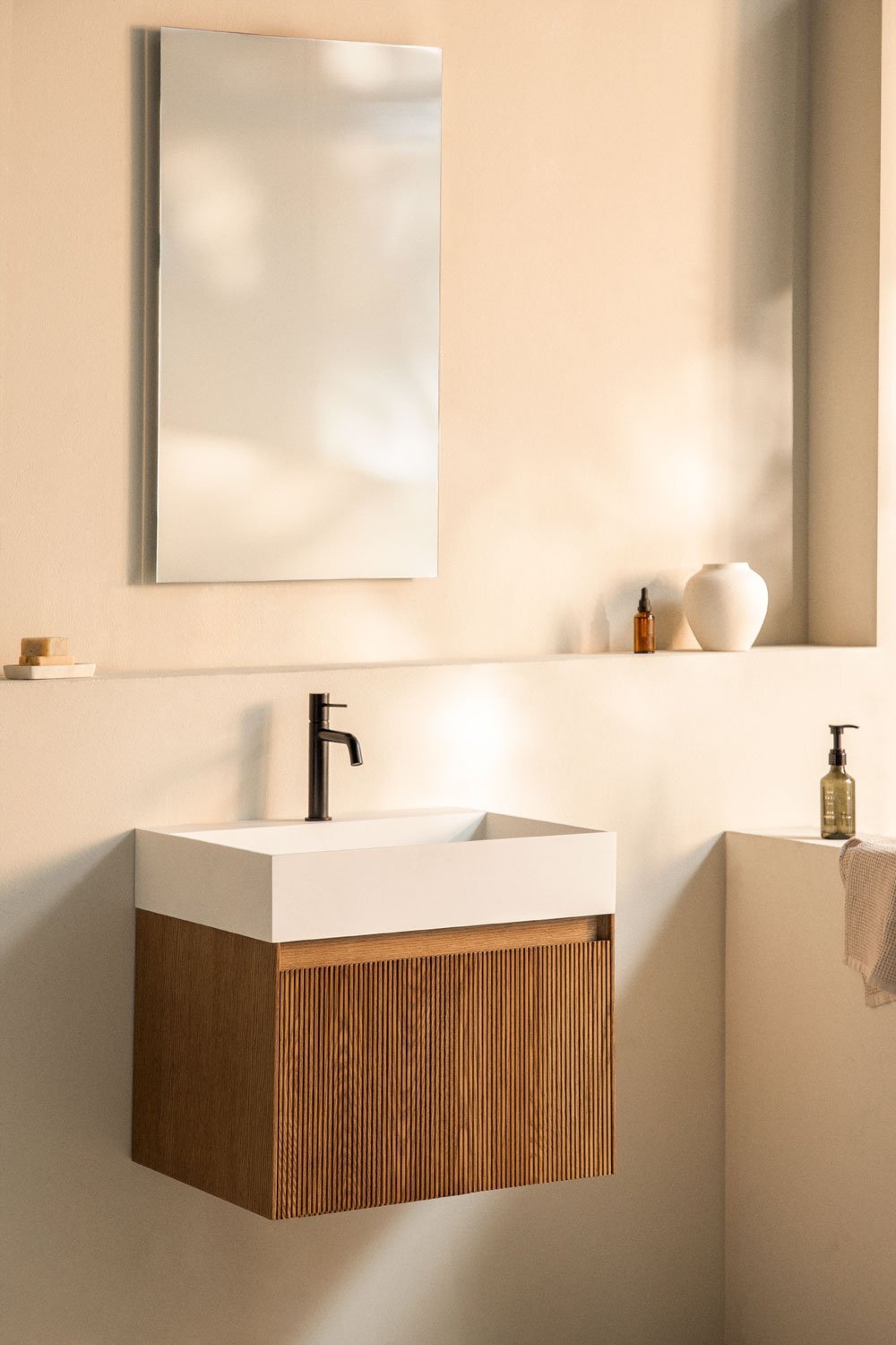 Set mobili da bagno in legno Aldeia con lavabo integrato, immagine della galleria 1