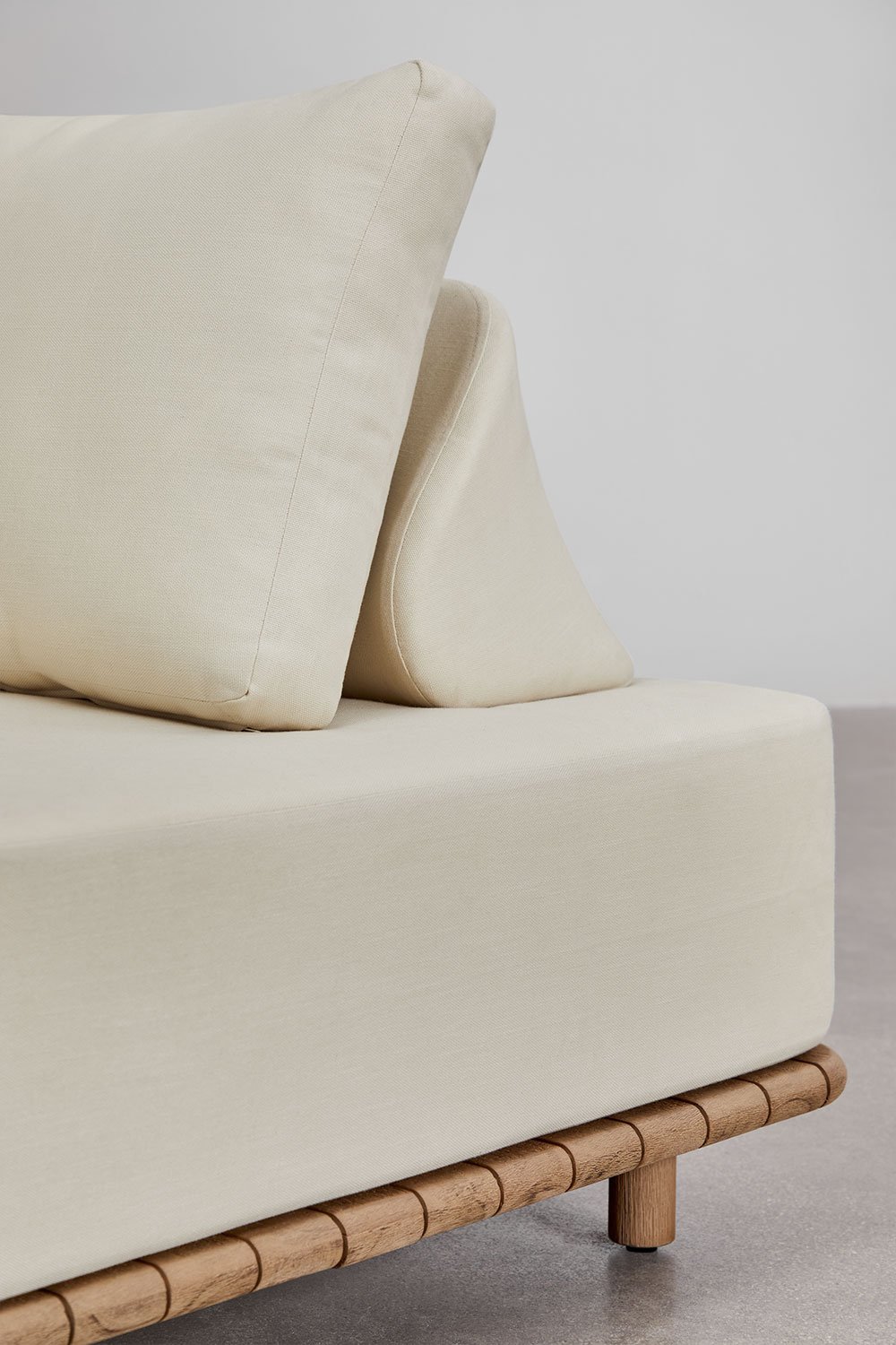 Set da salotto con divano a 2 posti, poltrona e tavolino 95x95 cm in acacia Portet, immagine della galleria 7