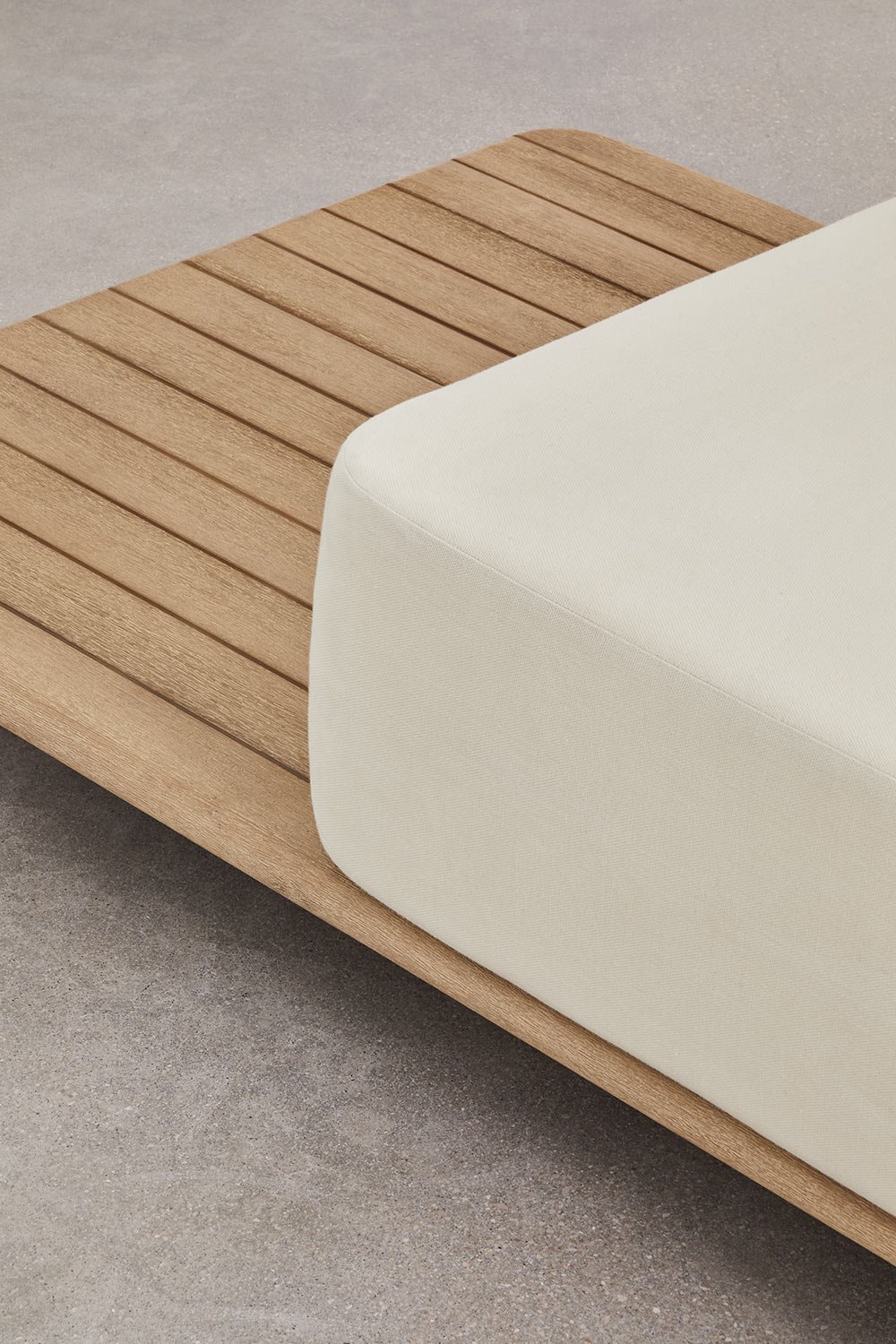 Poltrona con tavolino in acacia Portet, immagine della galleria 6