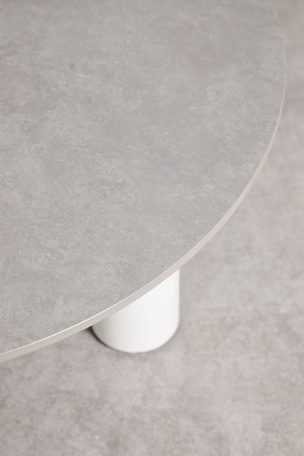 Tavolino da giardino rotondo Ø80 cm in pietra sinterizzata e alluminio Umeko, immagine della galleria 3