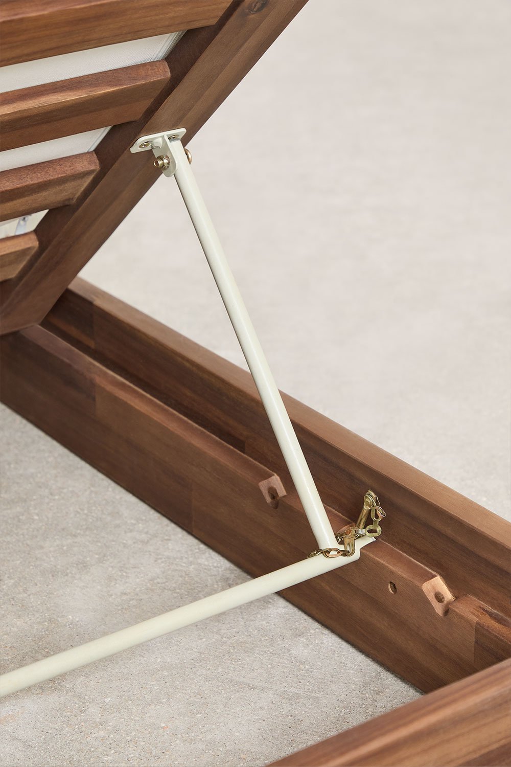 Lettino prendisole reclinabile in legno di acacia Lecia, immagine della galleria 8