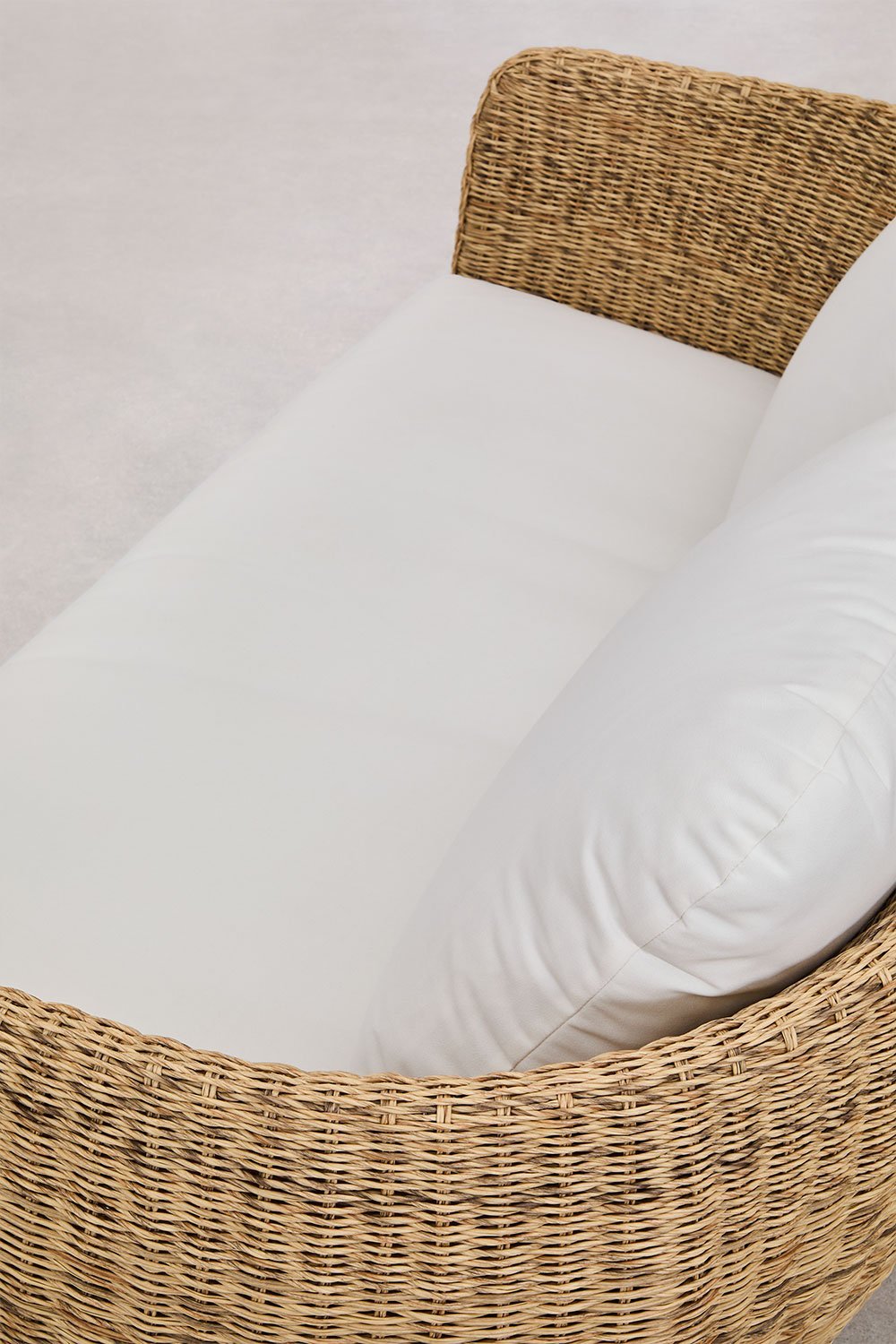 Set soggiorno Leilan con divano a 2 posti e tavolino in legno di acacia e rattan, immagine della galleria 6