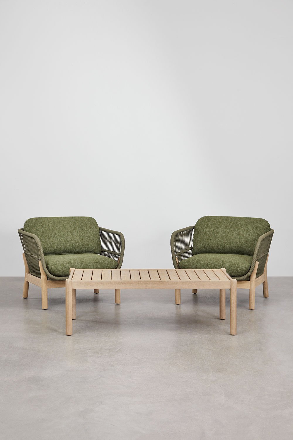 Set soggiorno con 2 poltrone e tavolino in legno di acacia e corda intrecciata Karvia, immagine della galleria 1