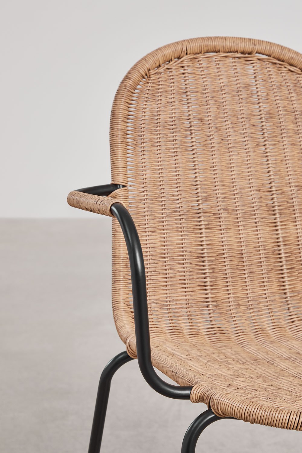 Set di 2 sedie da pranzo impilabili con braccioli in midollino sintetico Reiven, immagine della galleria 6