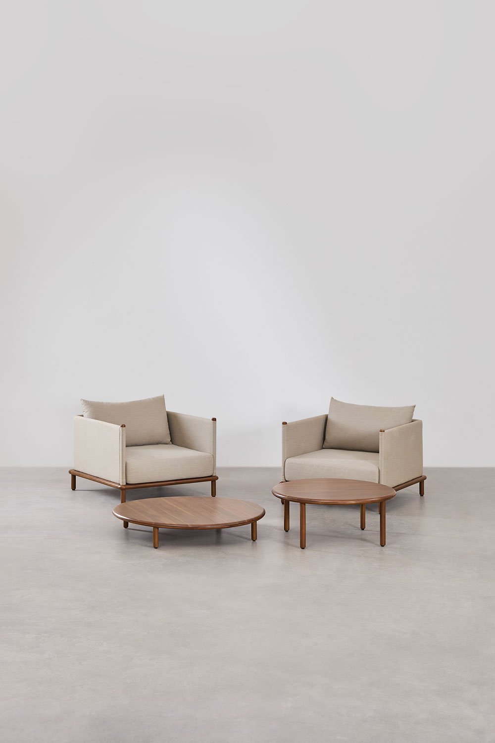 Set soggiorno con 2 poltrone e 2 tavolini rotondi in legno di acacia Olivia, immagine della galleria 1
