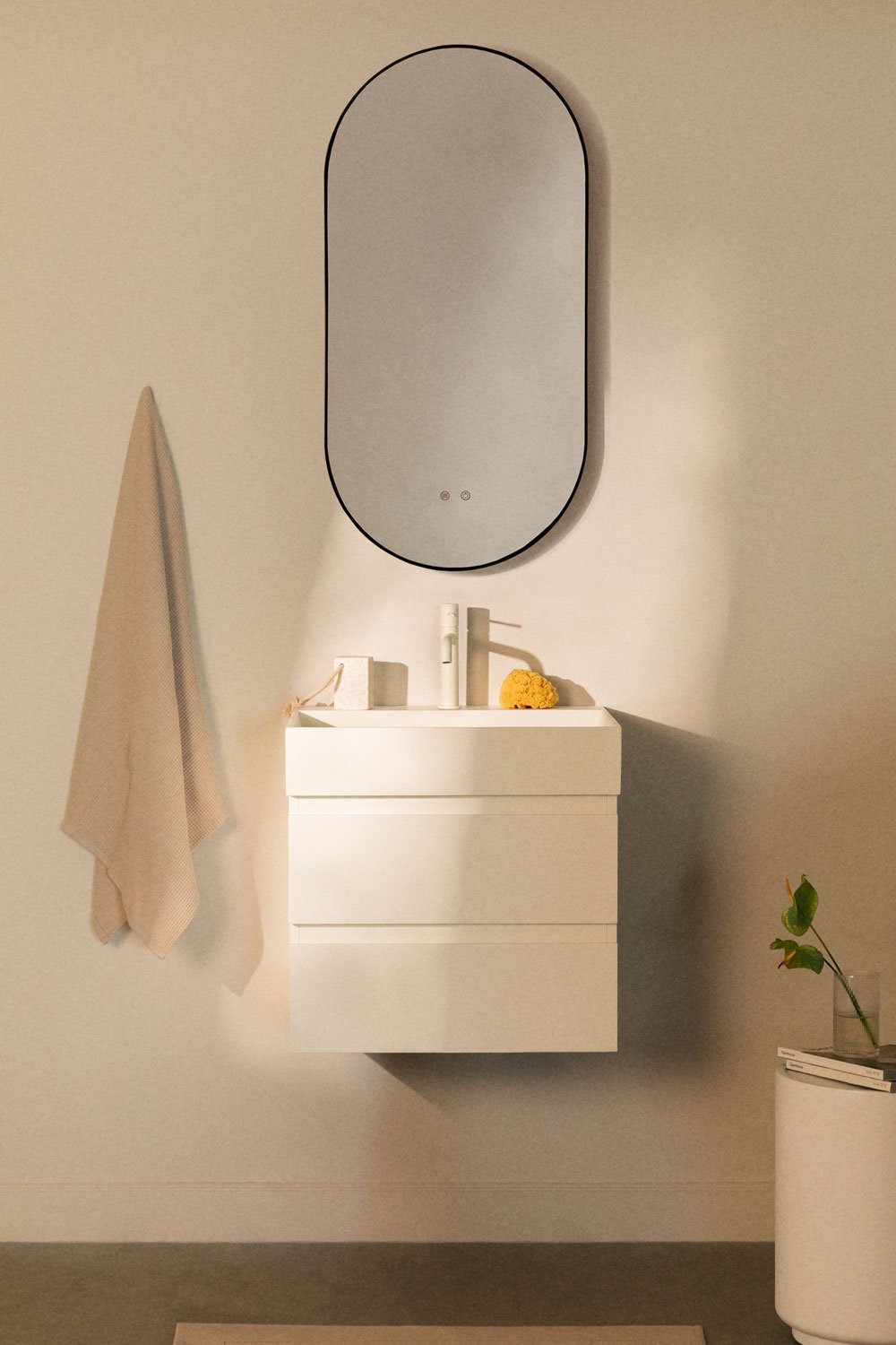 Set di mobili da bagno in legno e impiallacciatura di frassino con lavabo integrato Ona, immagine della galleria 1