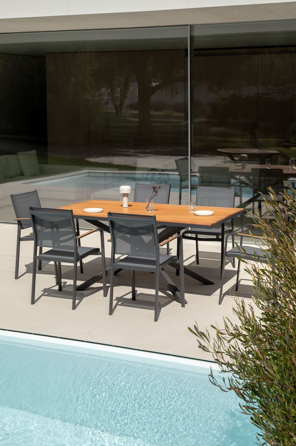 Tavolo da giardino rettangolare 180x100 cm in alluminio e legno Archer, immagine della galleria 1