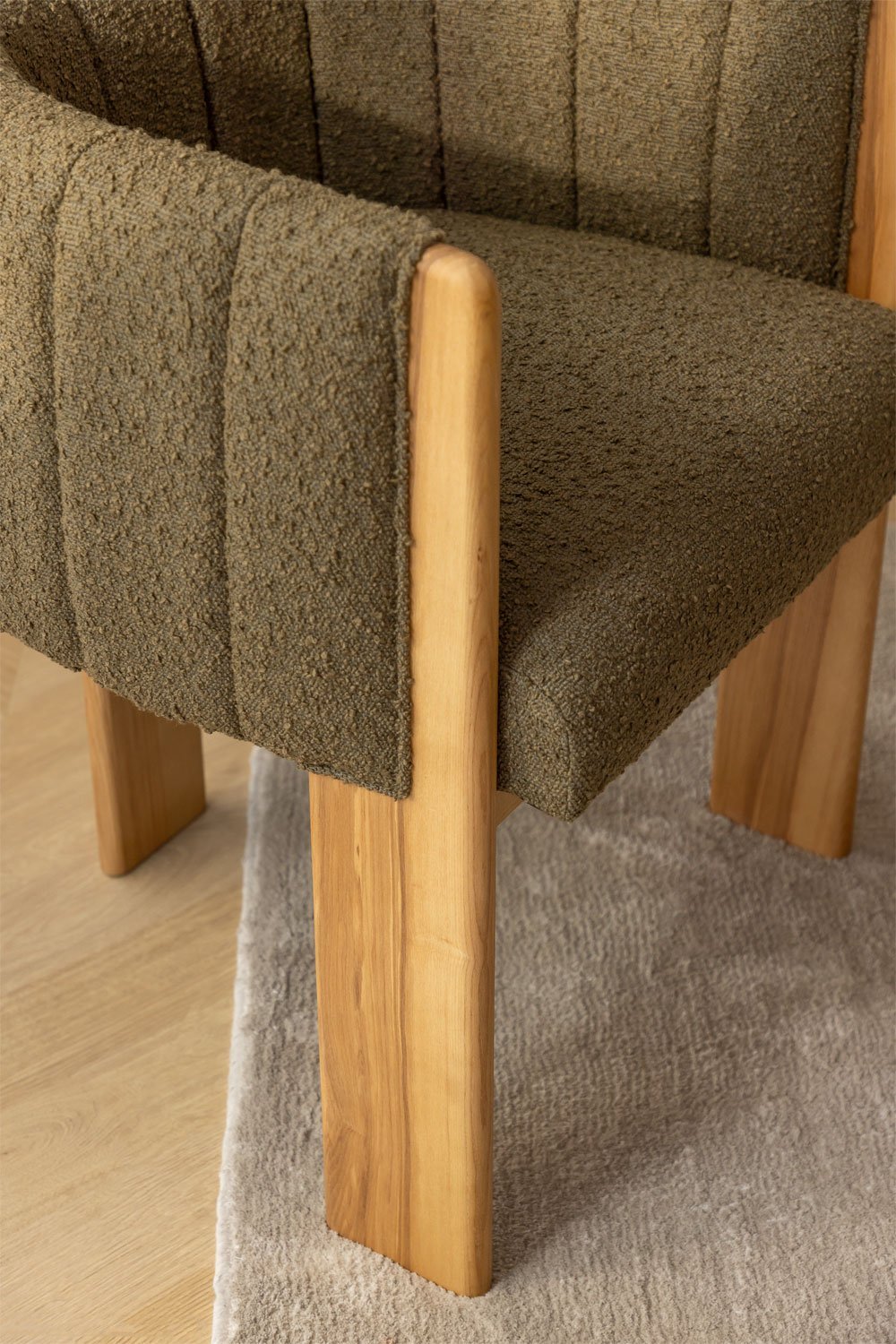 Poltrona in legno di frassino e tessuto bouclé Leo, immagine della galleria 2