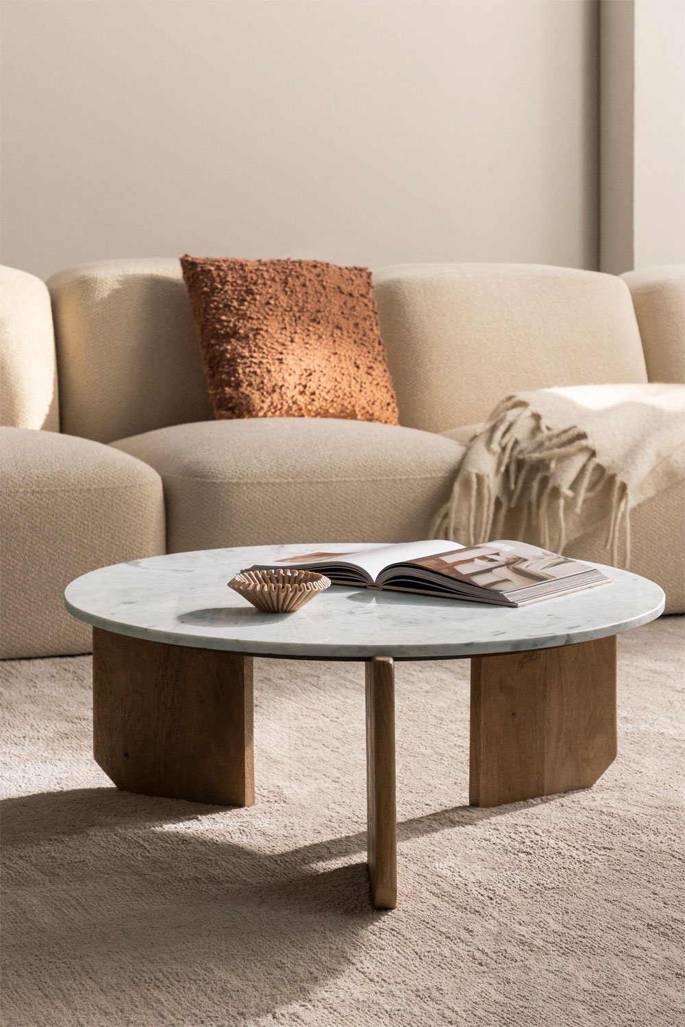 Tavolino rotondo Lavinia in pietra naturale e legno di mango, immagine della galleria 1