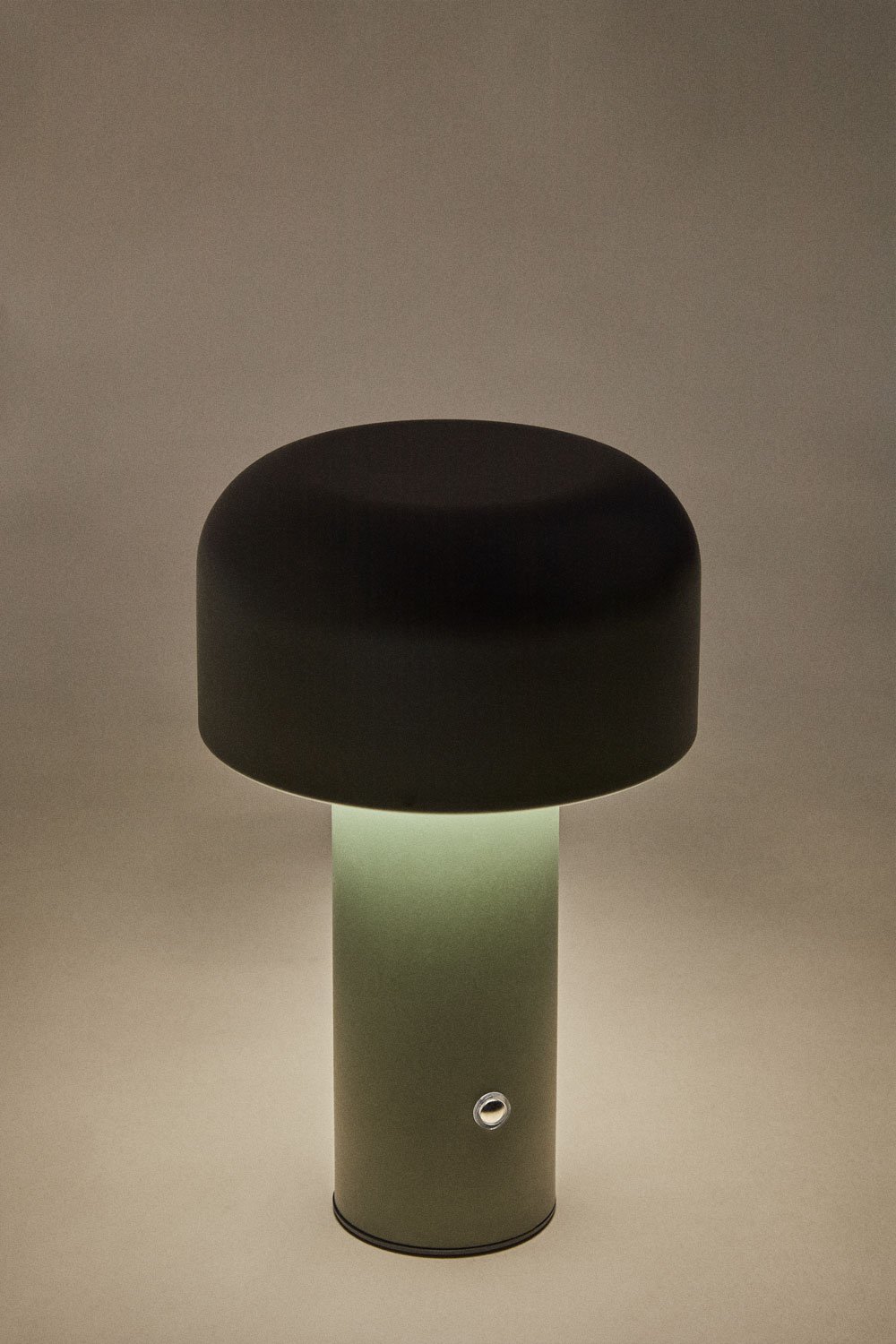 Lampada da tavolo LED wireless per esterni in ferro Loentia, immagine della galleria 3