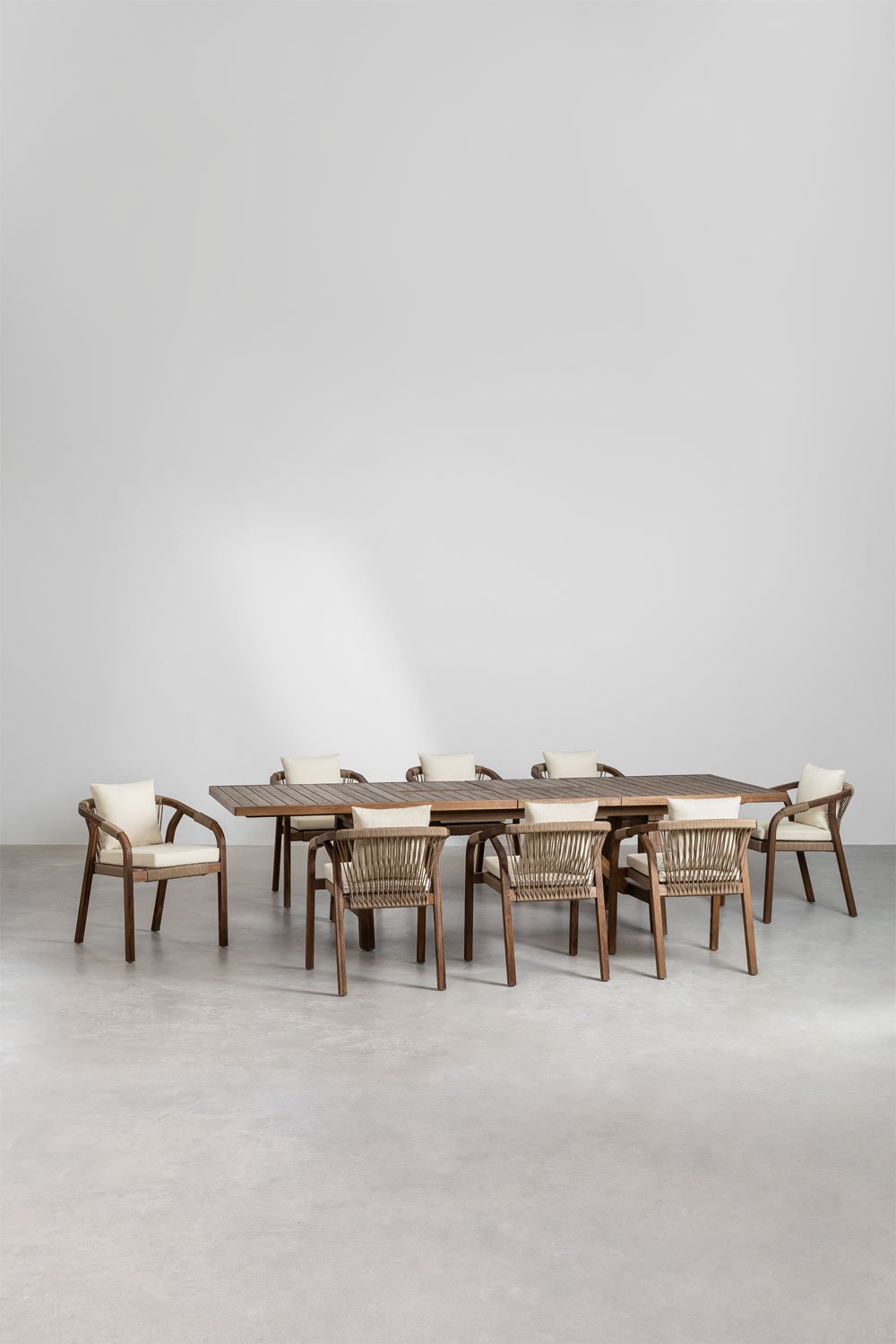 Set tavolo rettangolare allungabile 200-260-320x100 cm e 8 sedie da giardino con braccioli in legno di acacia Dubai      , immagine della galleria 3