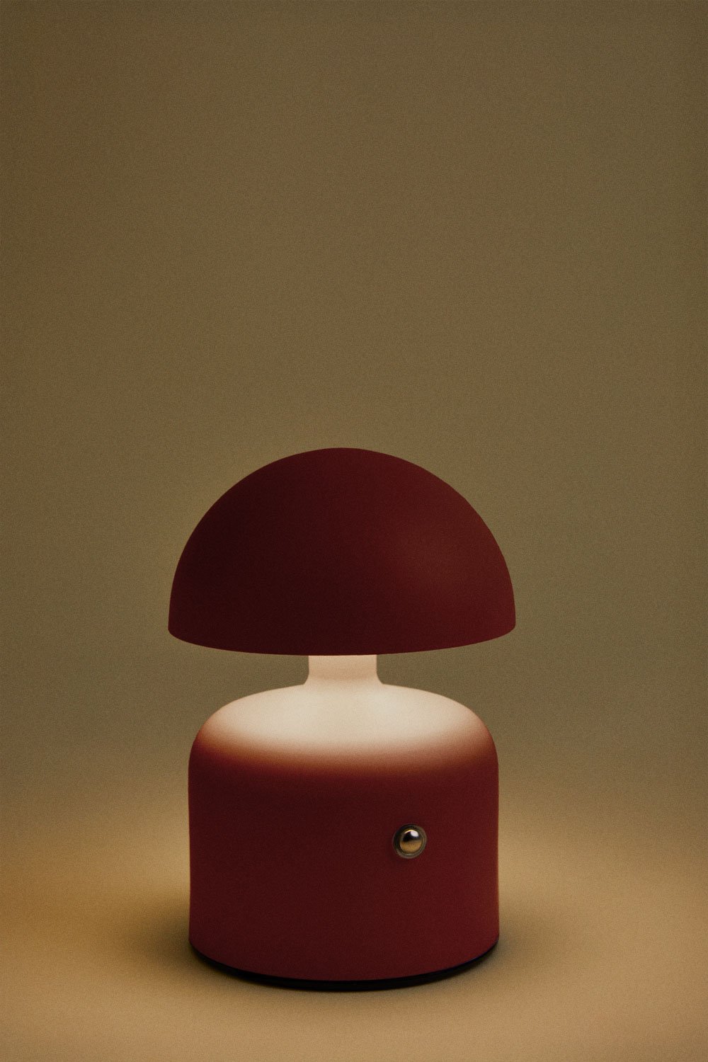 Lampada da tavolo a LED in ferro senza fili Nantali, immagine della galleria 2