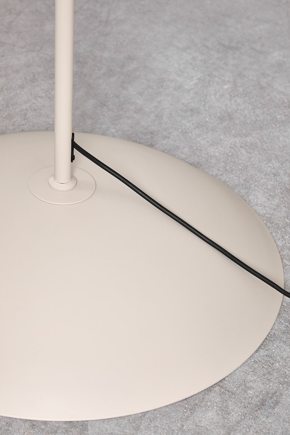 Lampada da terra in ferro Lomira, immagine della galleria 5