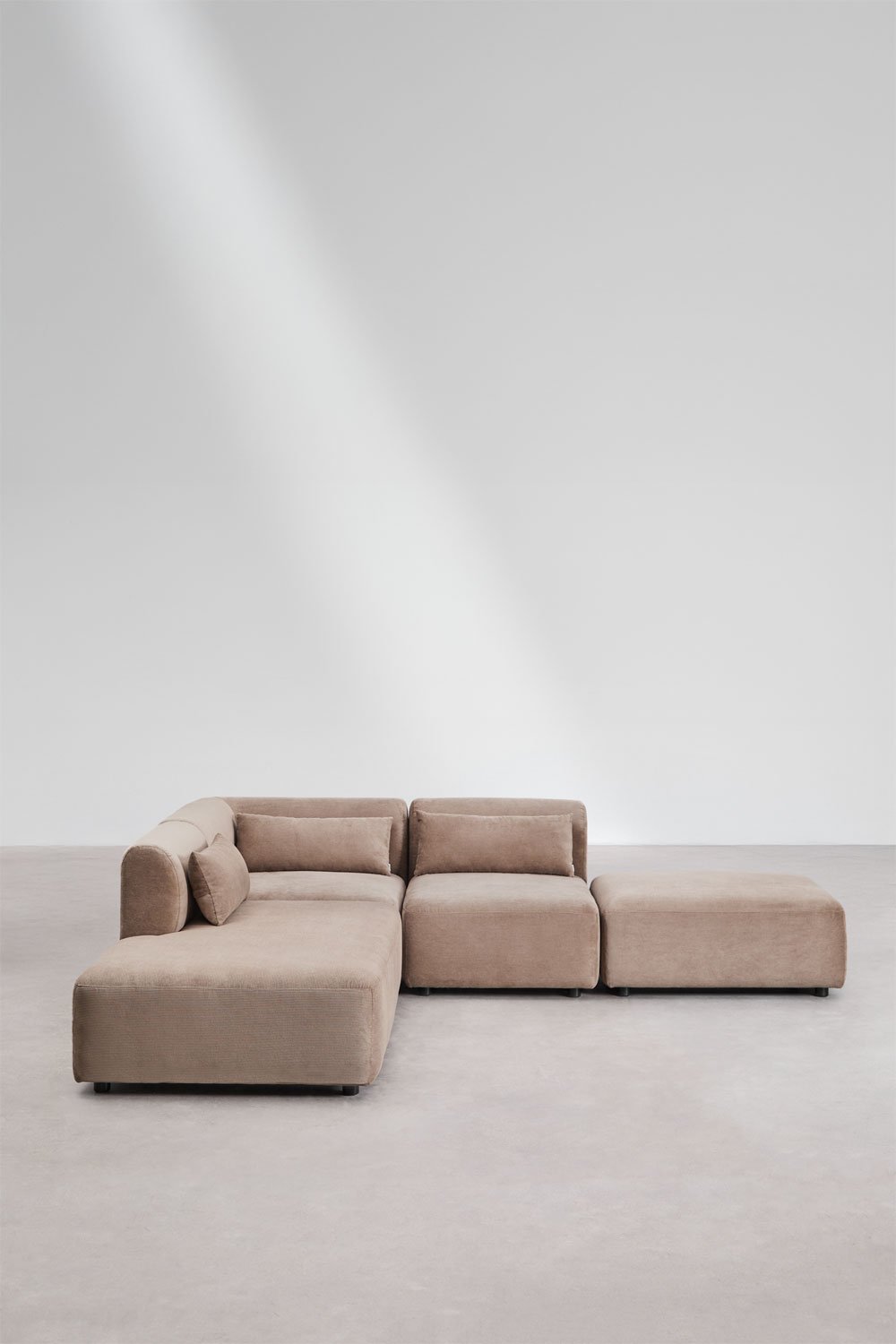 Divano angolare componibile in 3 pezzi con chaise longue sinistra e pouf Fogler, immagine della galleria 3