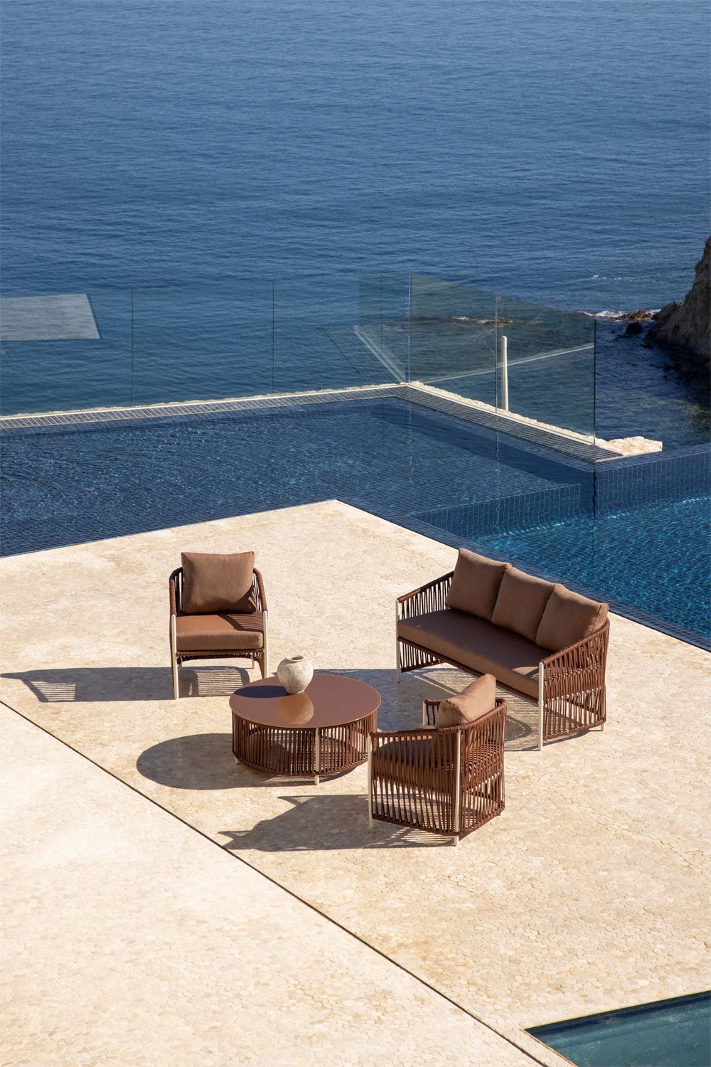 Set da giardino con divano a 2 posti, 2 poltrone e tavolini in alluminio e corda intrecciata Sophie., immagine della galleria 1