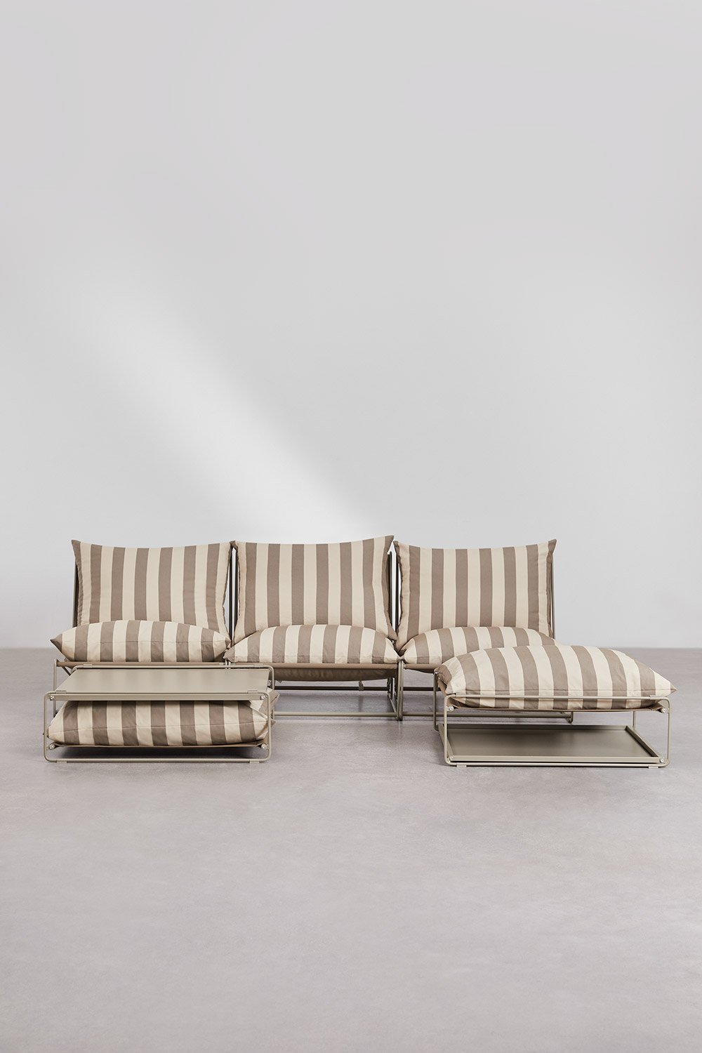 Set da giardino con divano modulare a 3 pezzi, tavolino laterale e pouf convertibili Amaro, immagine della galleria 4