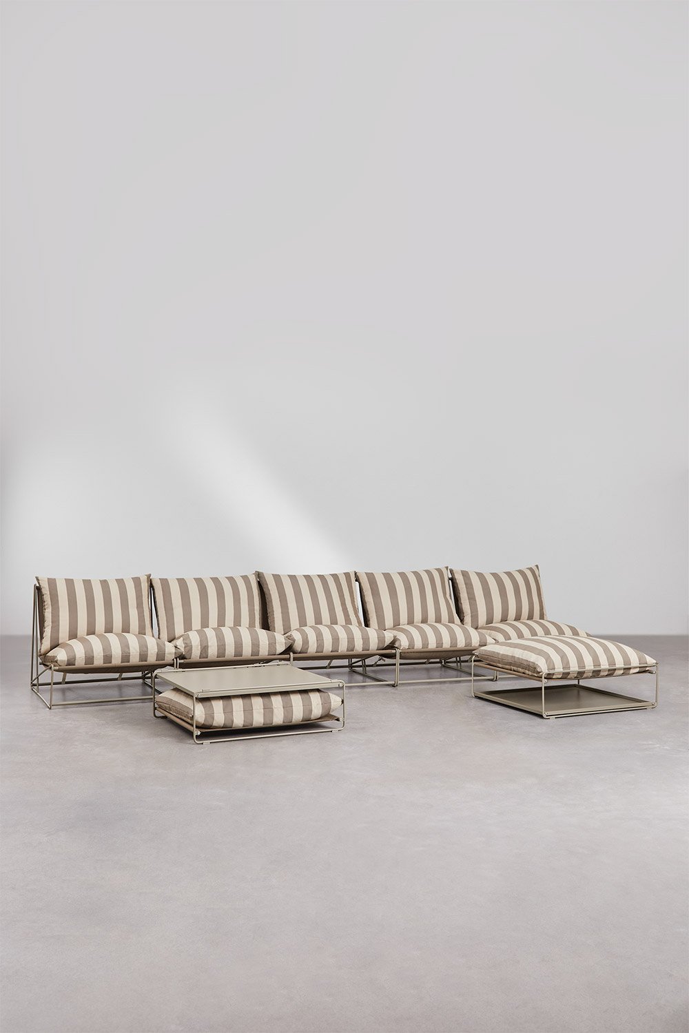 Set da giardino con divano modulare a 5 pezzi, tavolino laterale e pouf convertibili Amaro, immagine della galleria 2