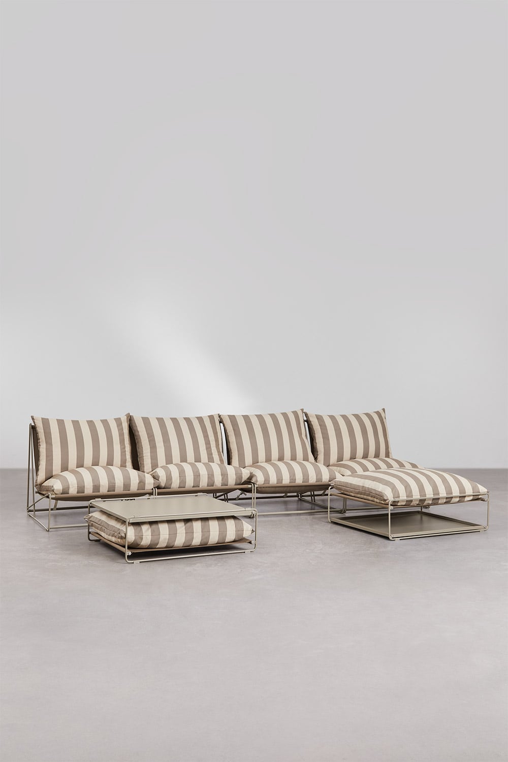 Set da giardino con divano modulare a 4 pezzi, tavolino laterale e pouf convertibili Amaro, immagine della galleria 3