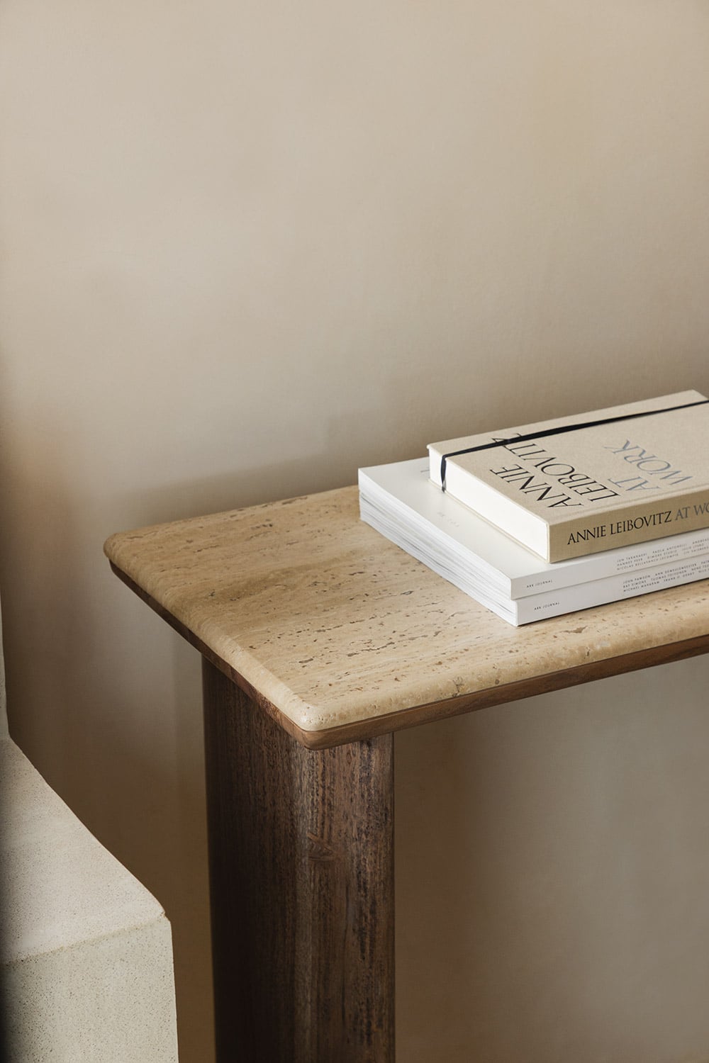 Consolle ingresso 105x35 cm in travertino e legno di acacia Casilda, immagine della galleria 3