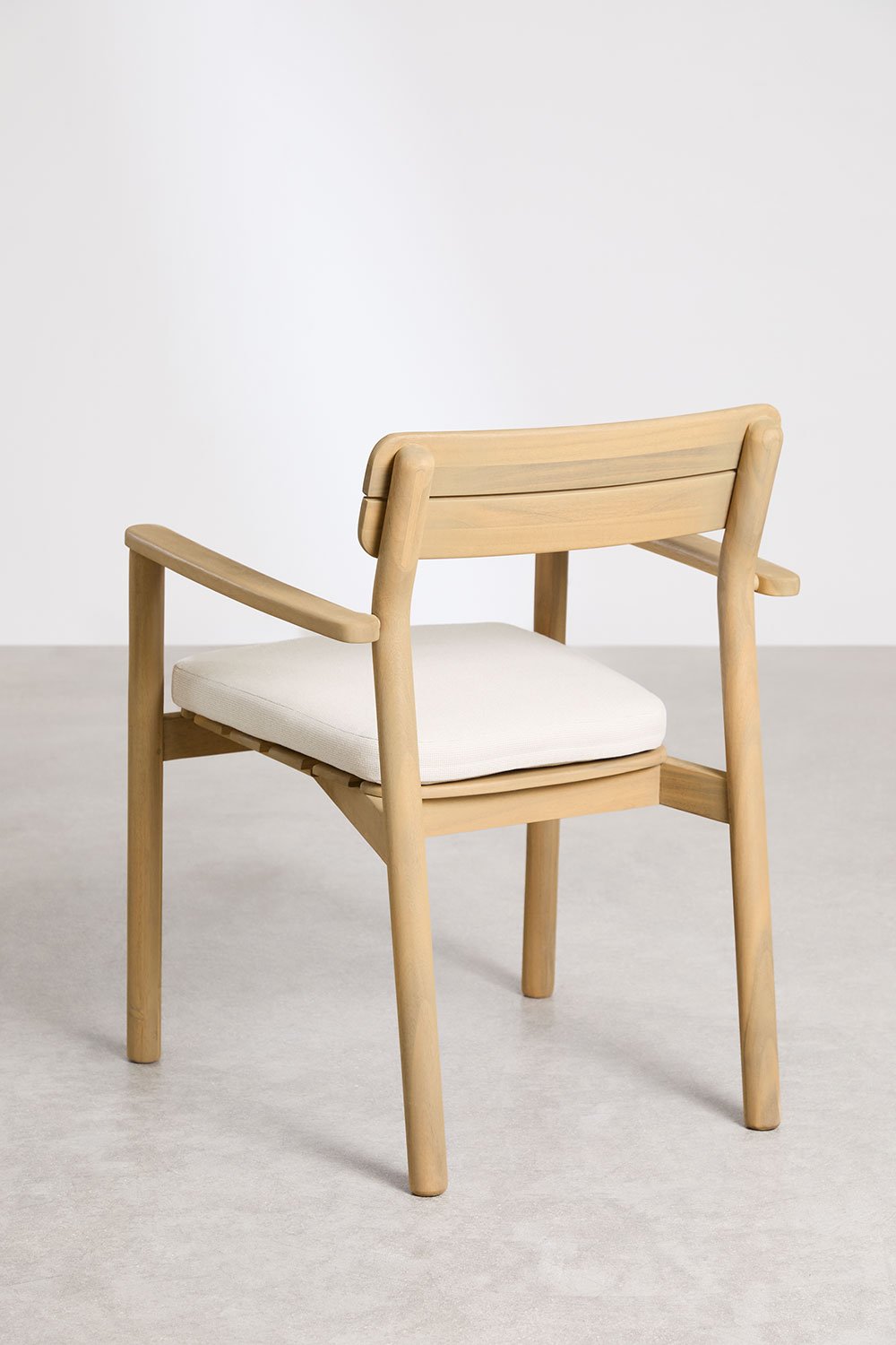 Set composto da tavolo quadrato 90x90 cm in alluminio e legno di teak Inkeri e 4 sedie da giardino con braccioli in legno Saira, immagine della galleria 7