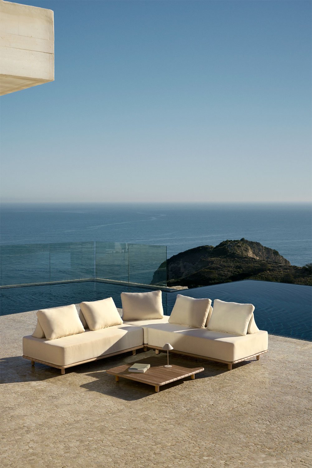 Set da giardino con divano modulare angolare a 3 pezzi e tavolino 95x95 cm in acacia Portet, immagine della galleria 3