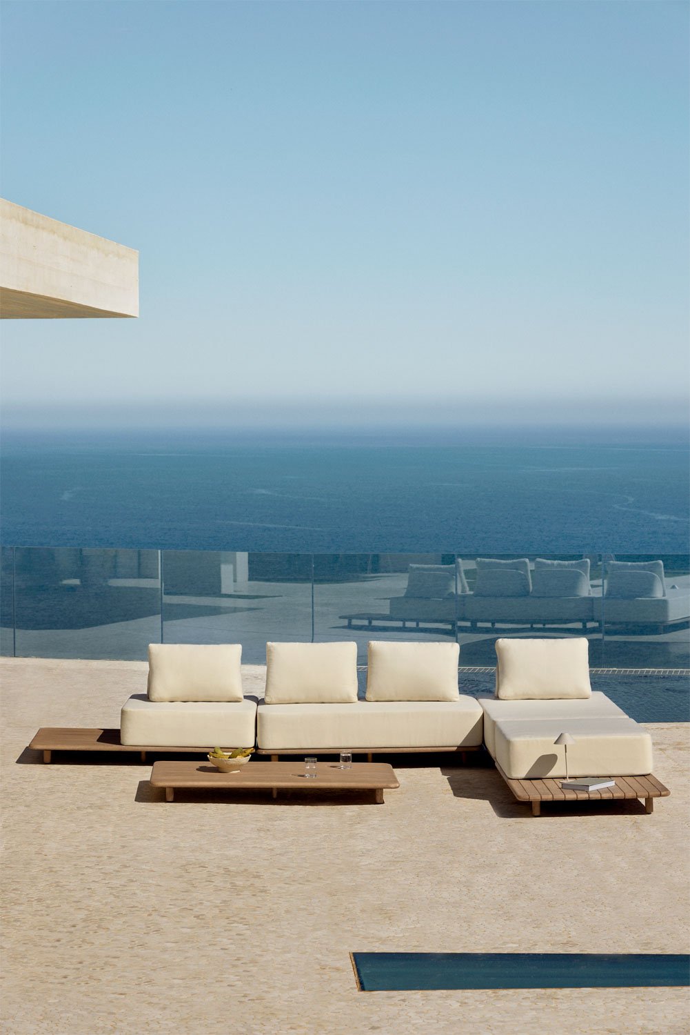 Set da giardino con divano modulare chaise longue a 4 pezzi con tavolino laterale e tavolino da caffè 160x95 cm in acacia Portet, immagine della galleria 1