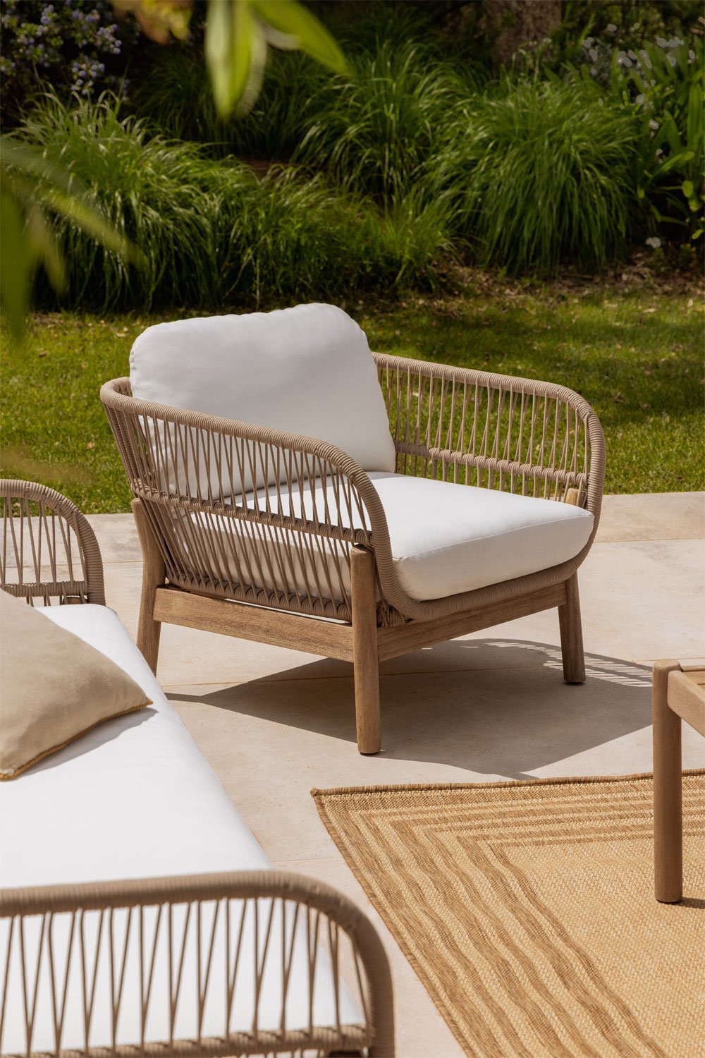 Poltrona da giardino in alluminio e legno di acacia Karvia    , immagine della galleria 1