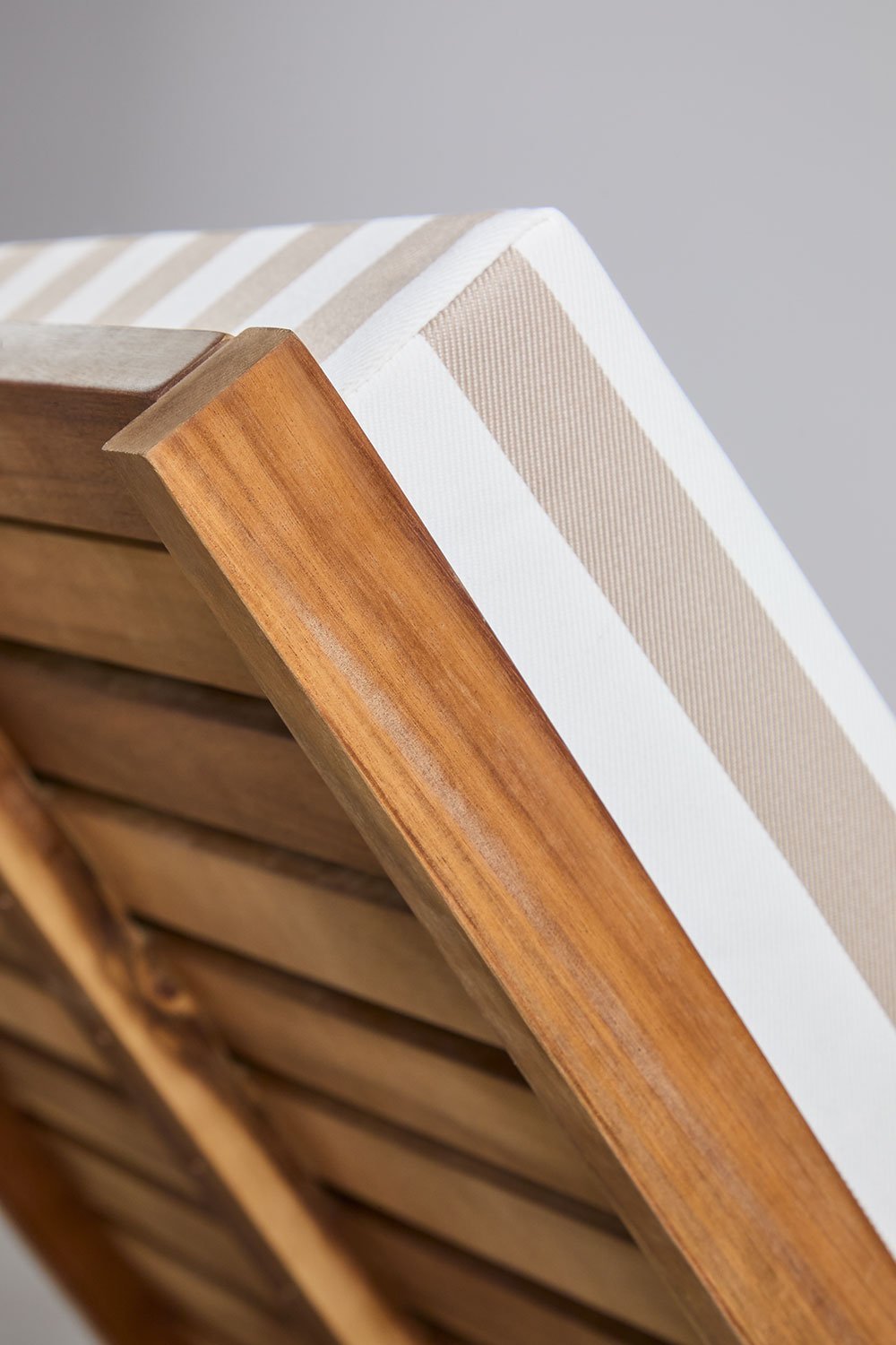 Lettino prendisole reclinabile in legno di acacia Idaira, immagine della galleria 6