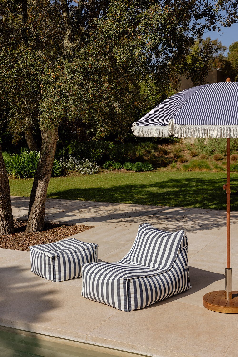 Set da giardino con poltrona e pouf in tessuto Sandel, immagine della galleria 1