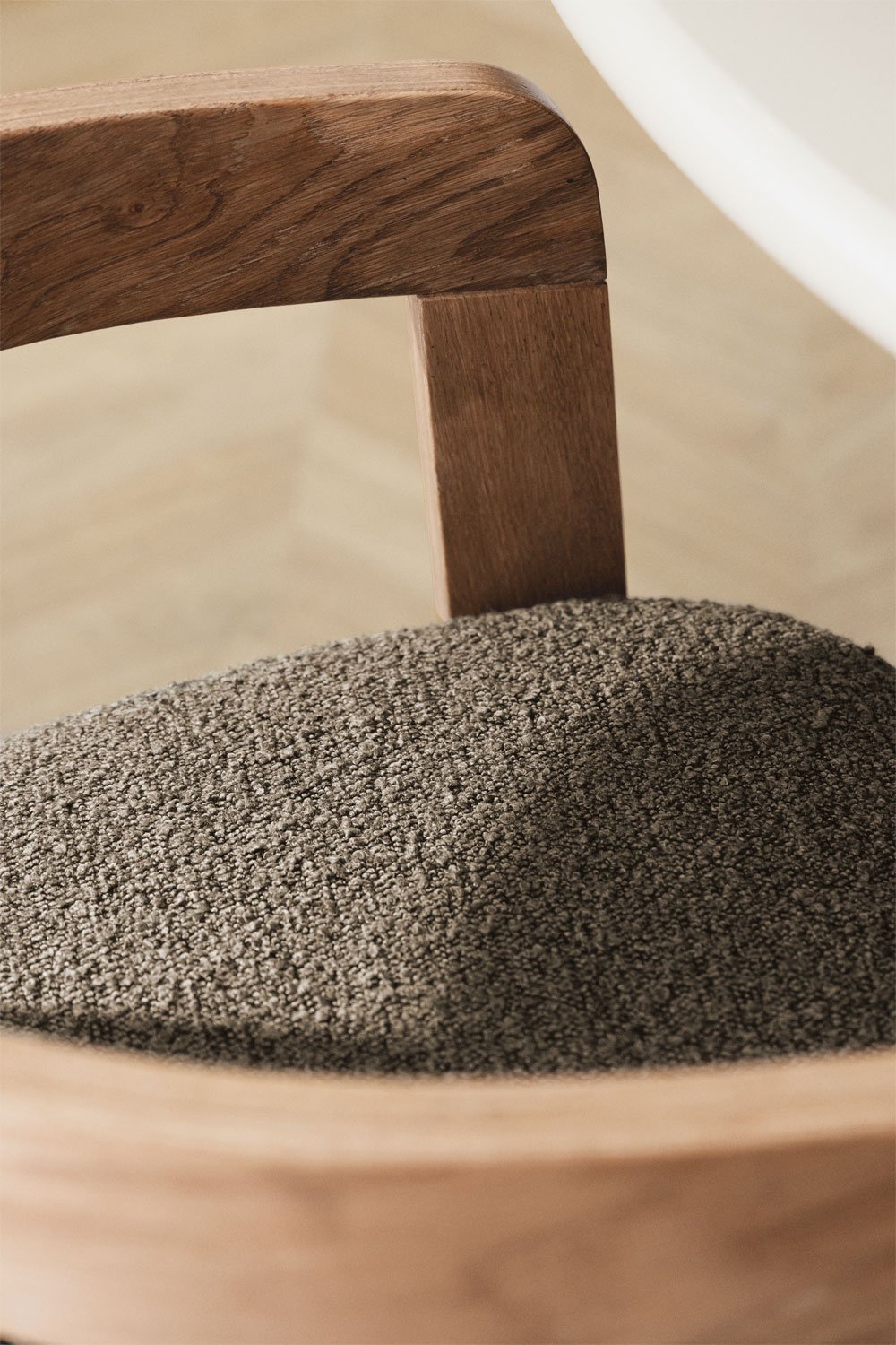 Sedia da pranzo imbottita Yvone con braccioli in legno, immagine della galleria 2
