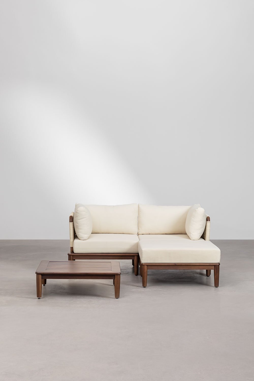 Set da salotto con divano modulare a 2 pezzi con 2 poltrone angolari, tavolino da caffè e pouf in acacia Giulia, immagine della galleria 2