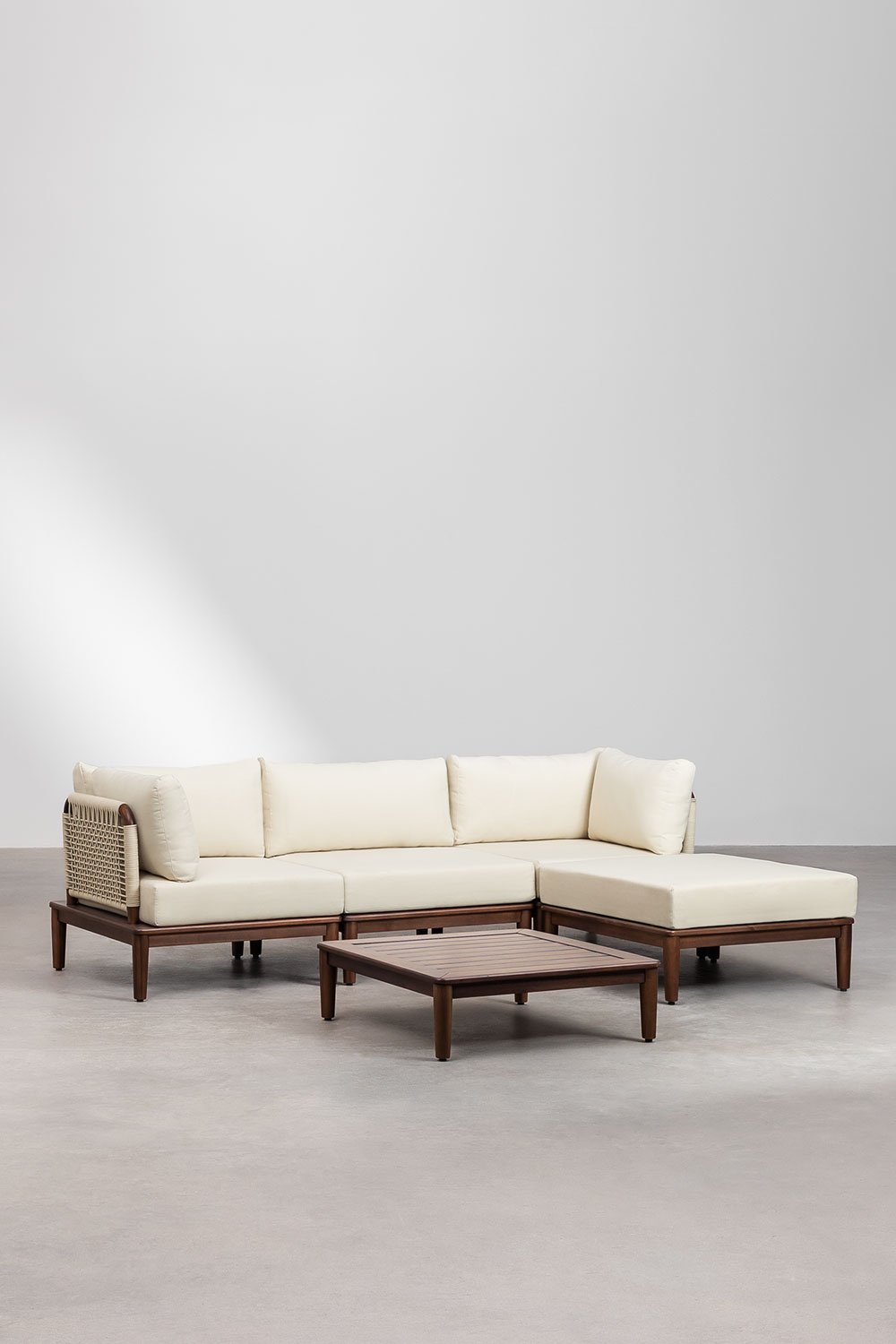 Set da soggiorno composto da un divano modulare a 3 pezzi con due poltrone angolari, un tavolino e un pouf in acacia Giulia.    , immagine della galleria 1