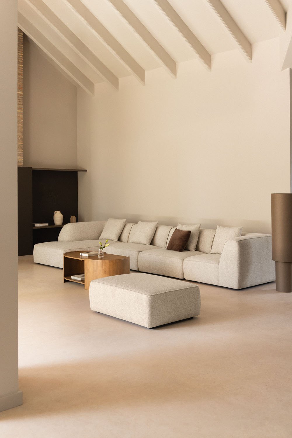 Divano componibile chaise longue sinistro a 4 pezzi con pouf imbottito Cardea, immagine della galleria 1