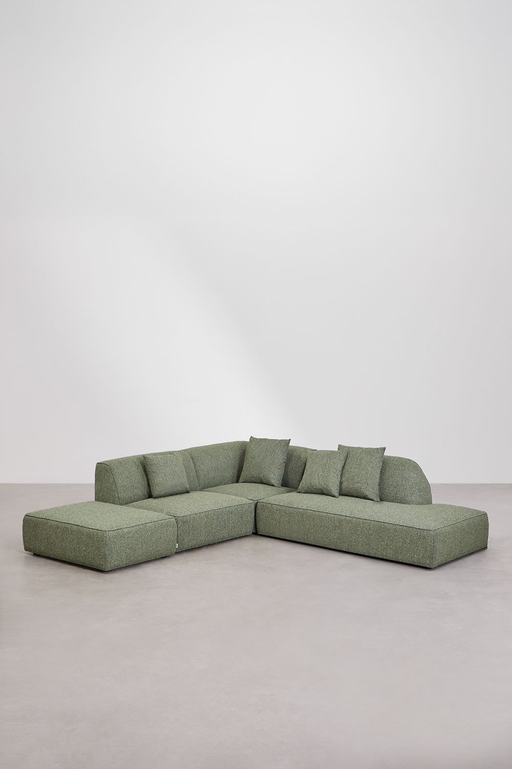 Divano angolare modulare Cardea a 3 pezzi con chaise longue destra e pouf imbottito, immagine della galleria 3