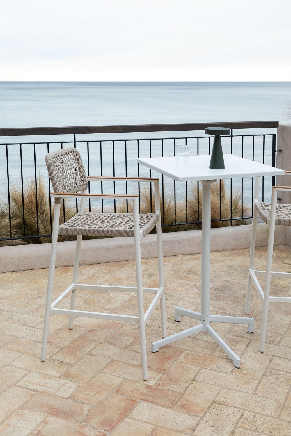 Sgabello alto da giardino Nediam con braccioli in alluminio e corda intrecciata, immagine della galleria 7