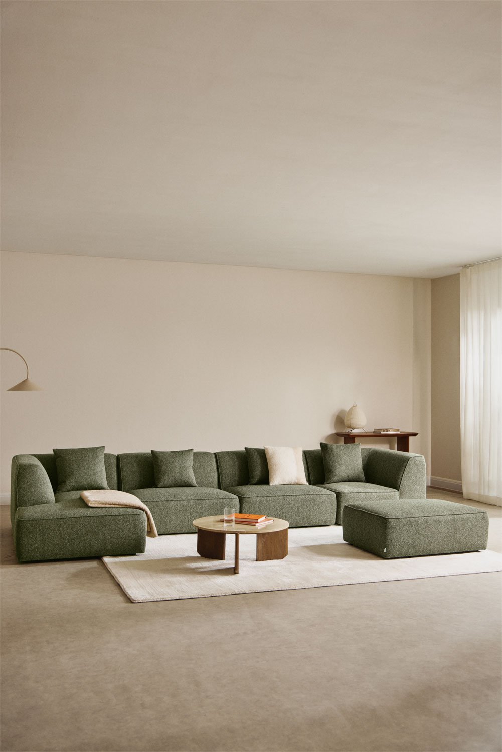 Divano componibile chaise longue sinistro a 4 pezzi con pouf imbottito Cardea, immagine della galleria 1