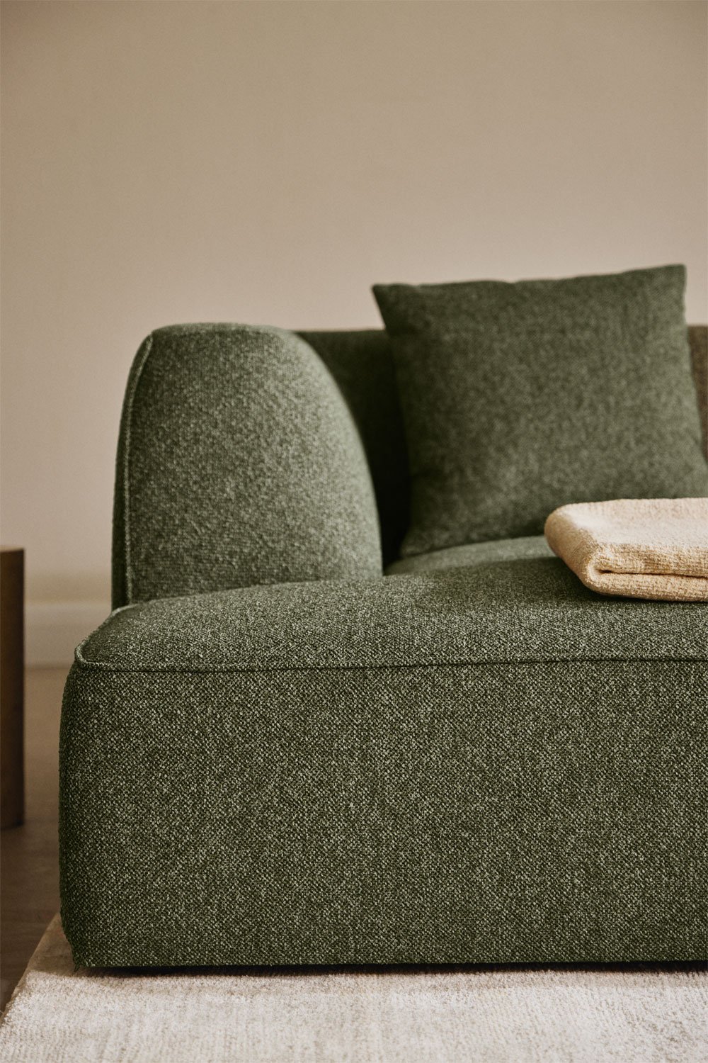 Divano componibile chaise longue sinistro a 4 pezzi con pouf imbottito Cardea, immagine della galleria 2