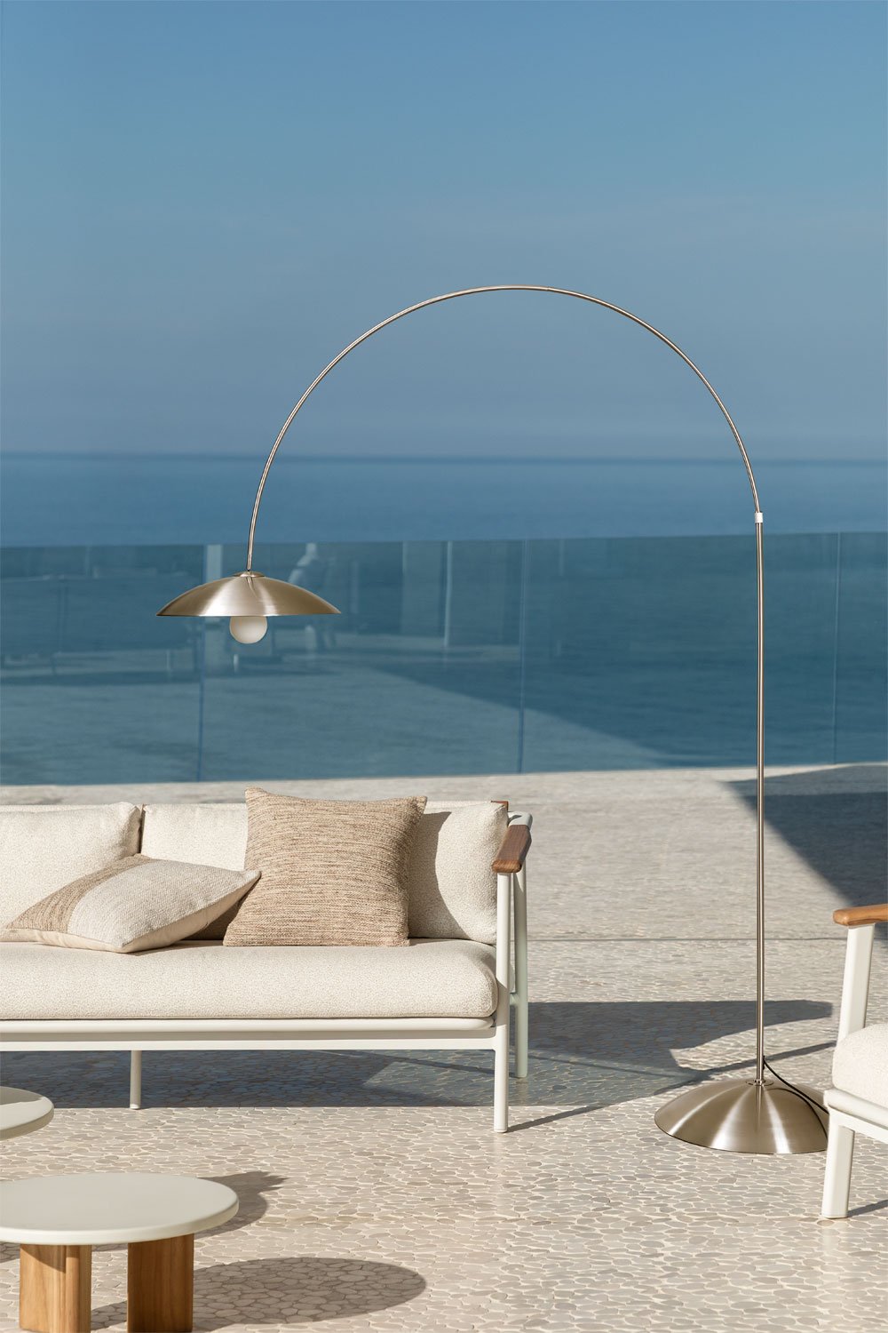 Lampada da terra per esterni in ferro Lomira, immagine della galleria 1