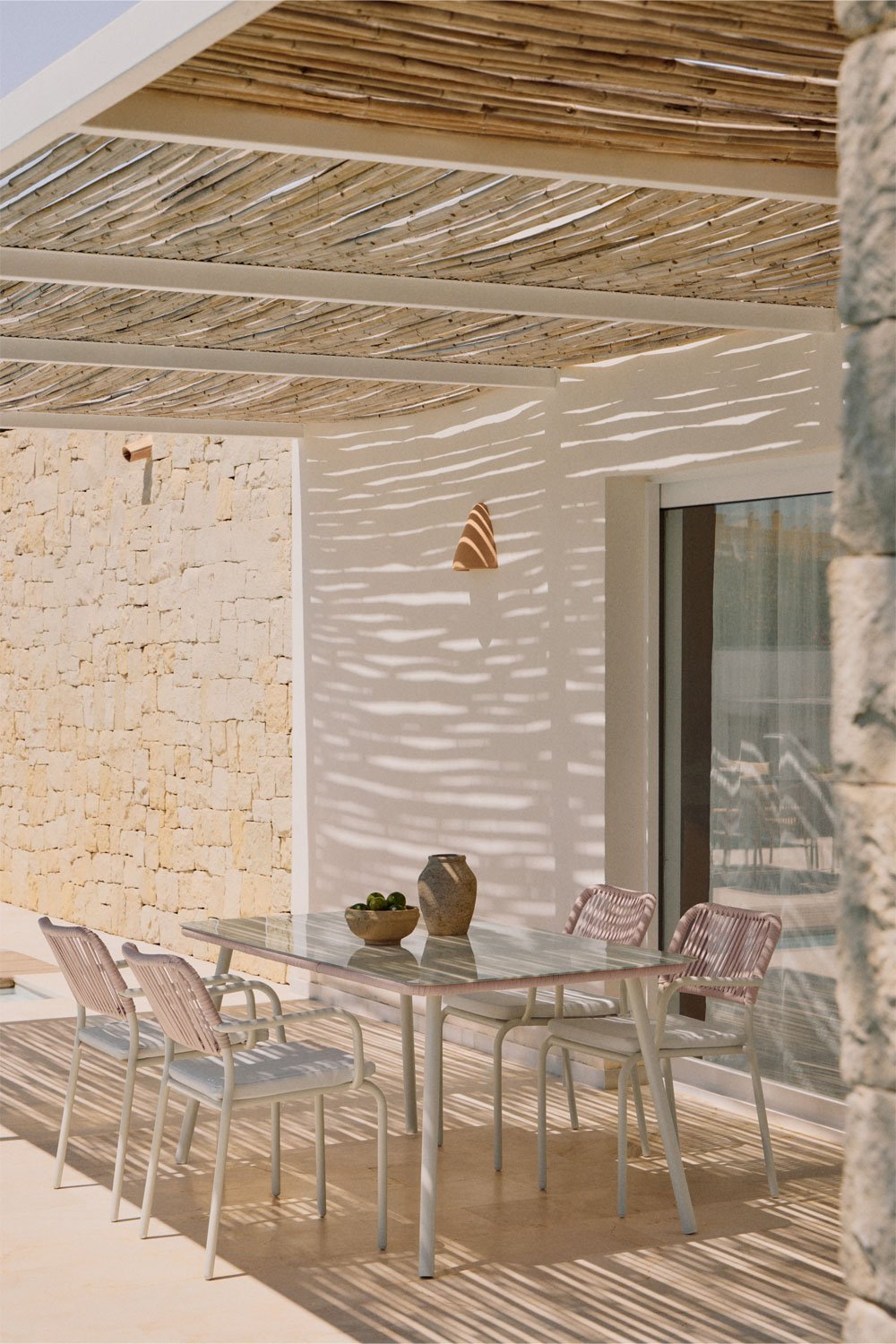 Set da tavolo rettangolare Arhiza, 160 x 90 cm, e 4 sedie da giardino impilabili in alluminio.          , immagine della galleria 1
